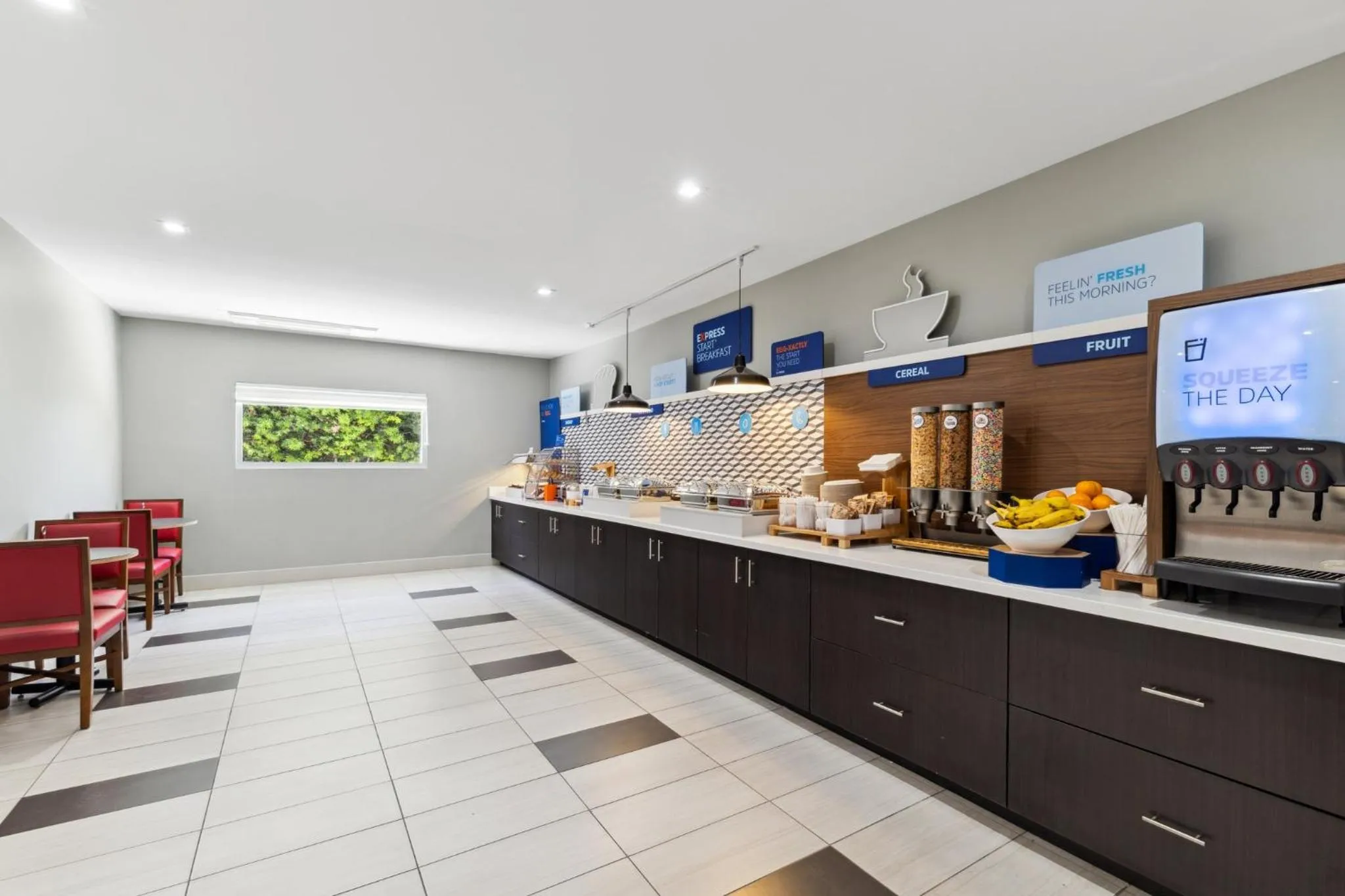 Breakfast in Holiday Inn Express & Suites Mountain View Silicon Valley by IHG