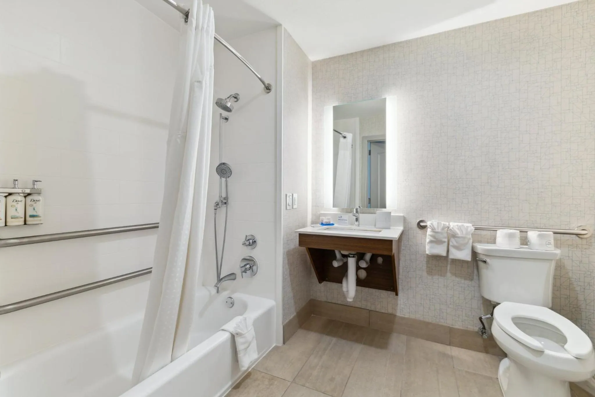 Photo of the whole room in Holiday Inn Express & Suites Mountain View Silicon Valley by IHG