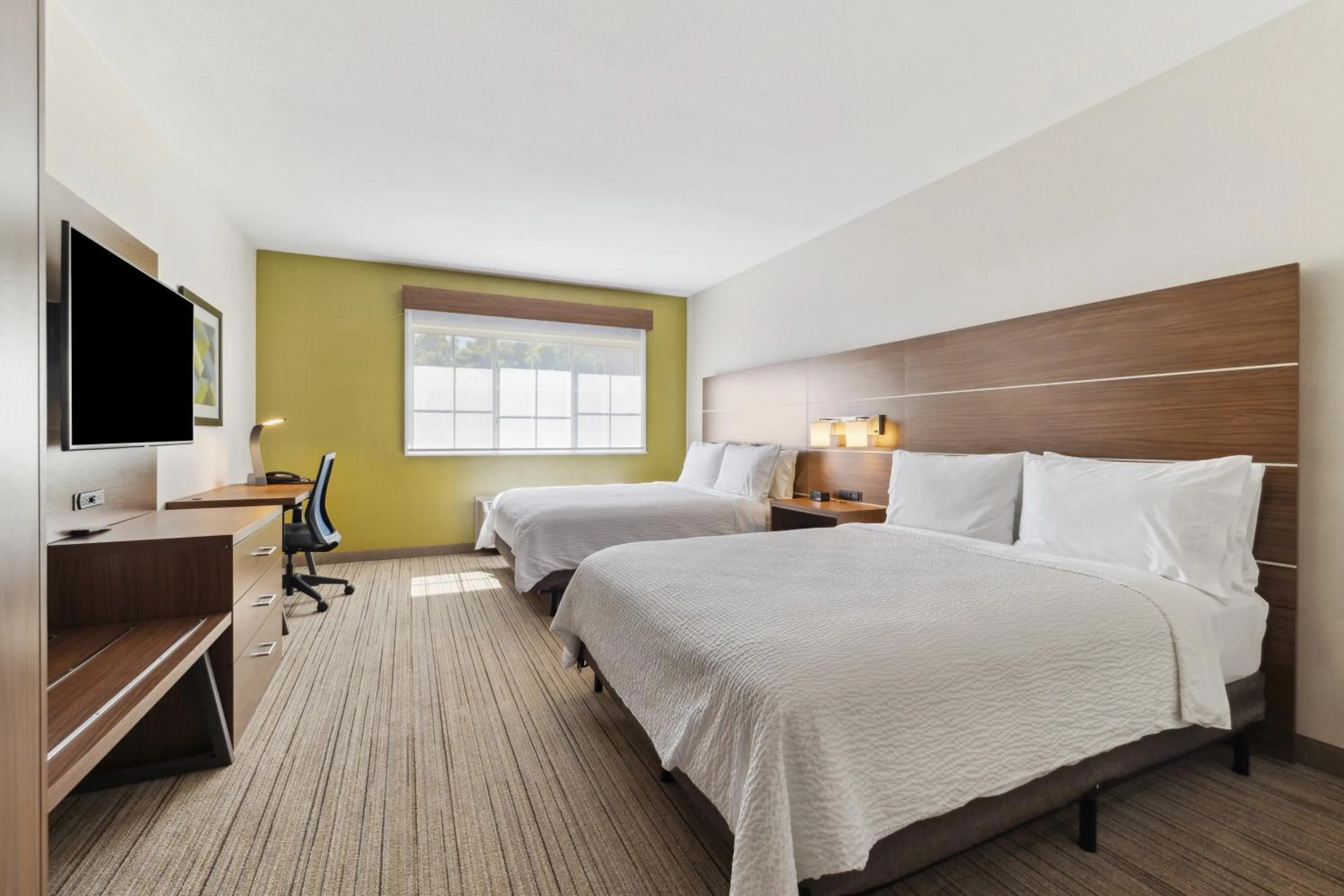 Bed in Holiday Inn Express & Suites Mountain View Silicon Valley by IHG