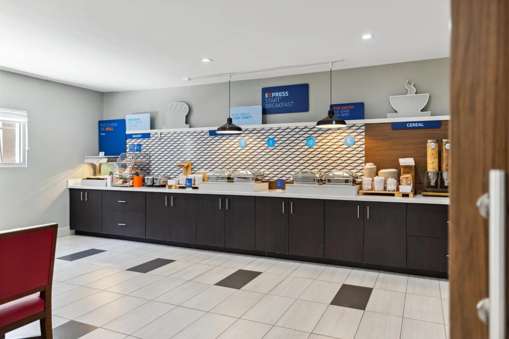 Breakfast in Holiday Inn Express & Suites Mountain View Silicon Valley by IHG