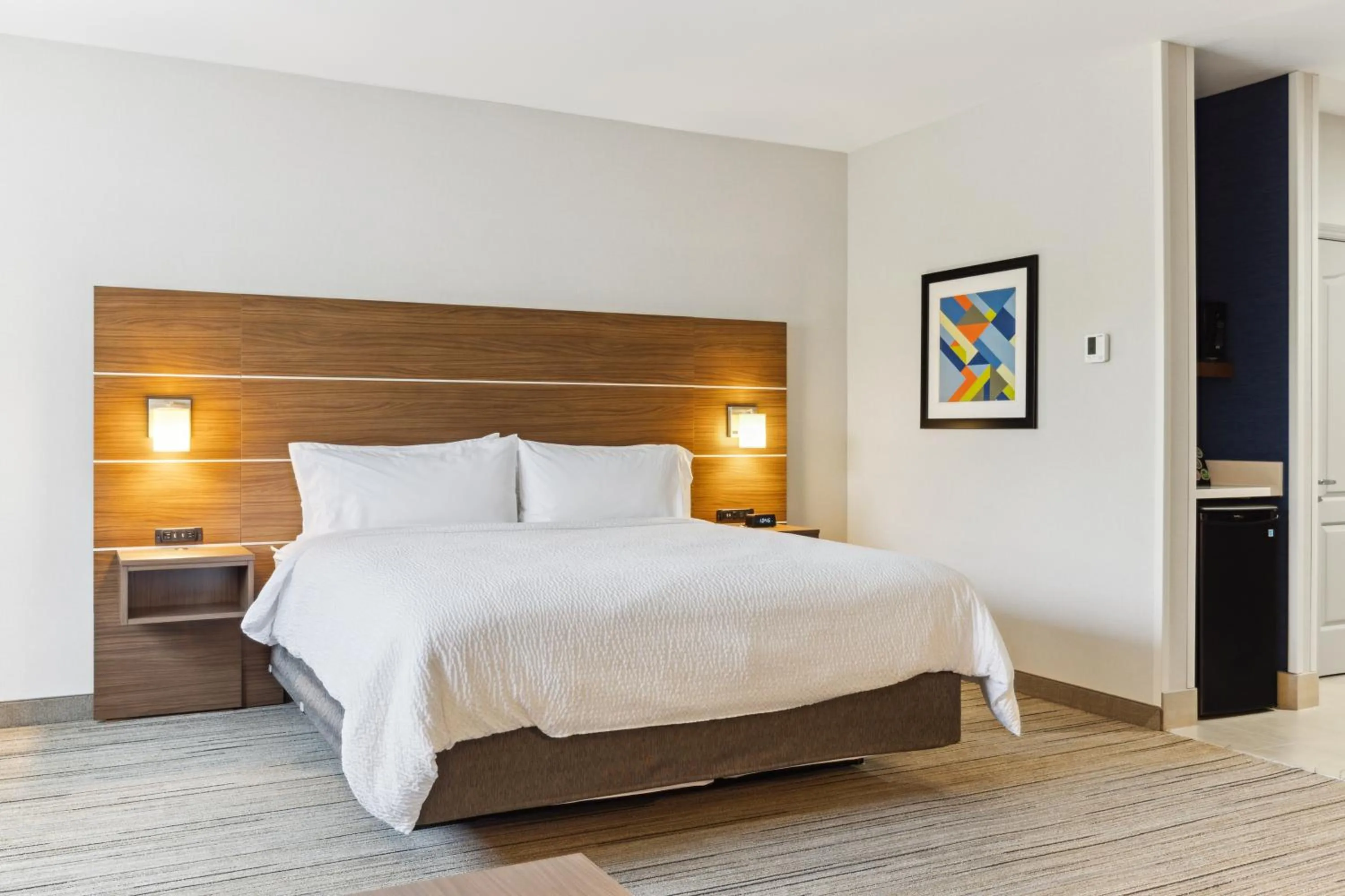 Bed in Holiday Inn Express & Suites Mountain View Silicon Valley by IHG