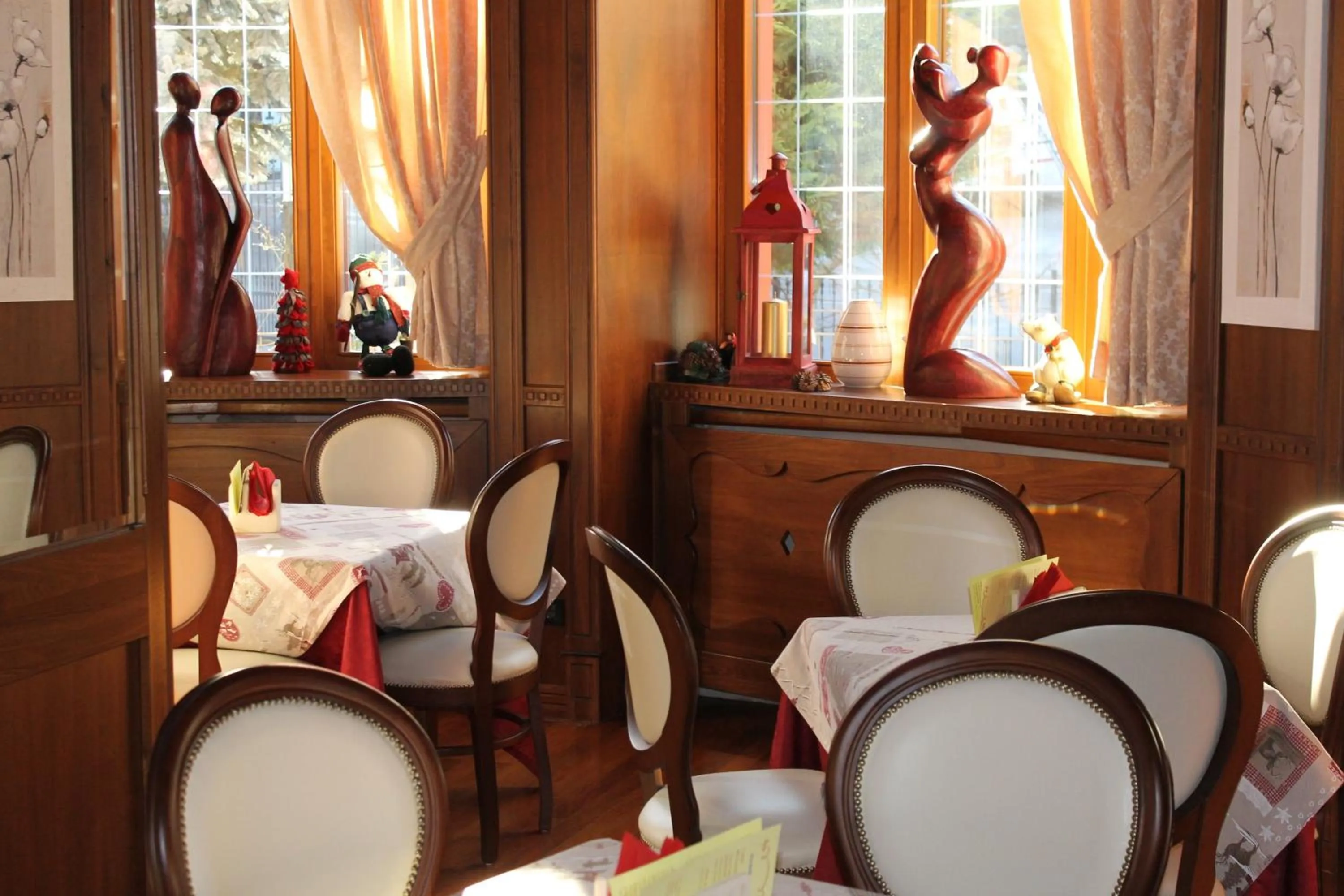 Communal lounge/ TV room in Grand Hotel Principe