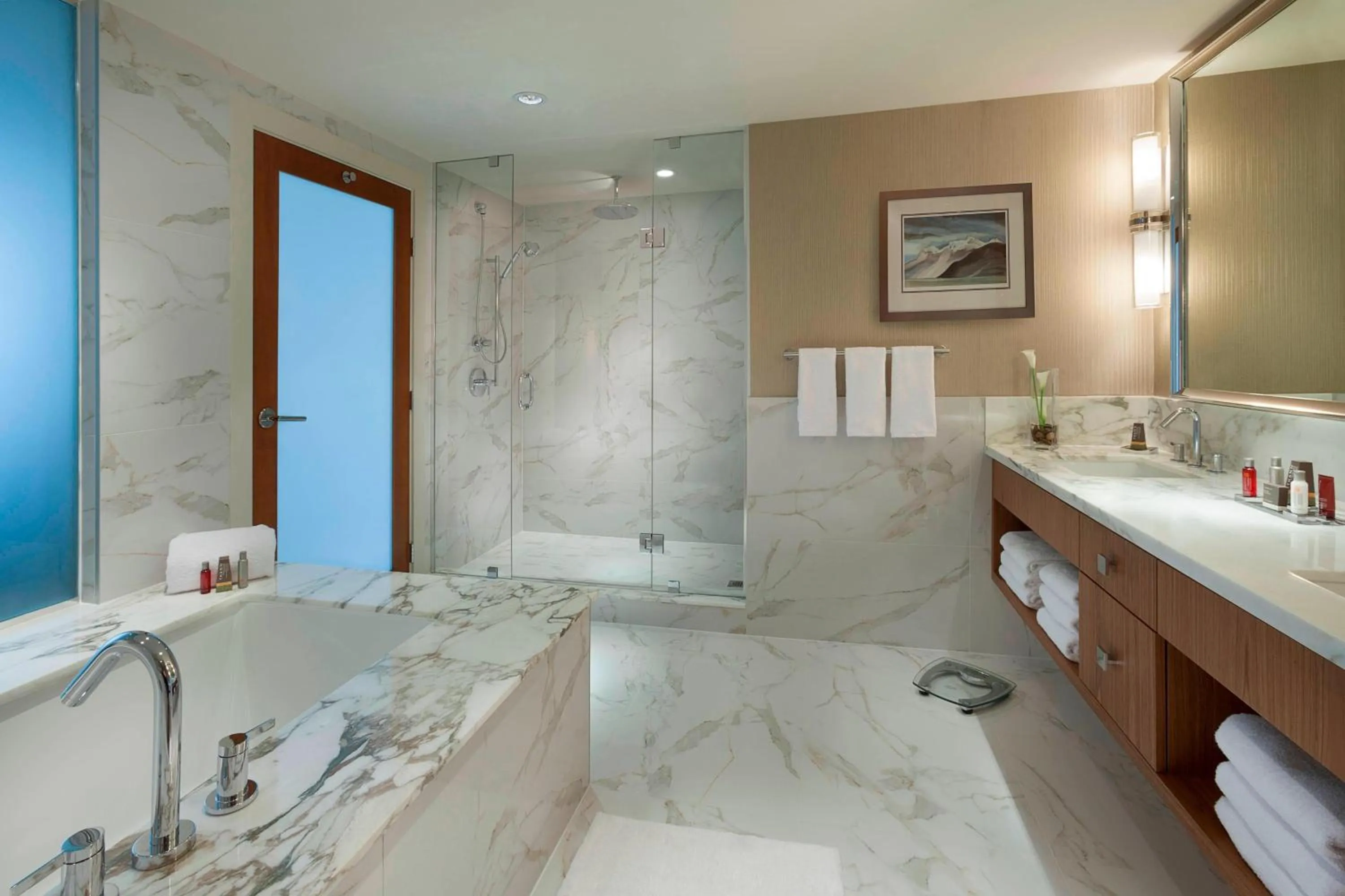 Bathroom in Vancouver Marriott Pinnacle Downtown Hotel