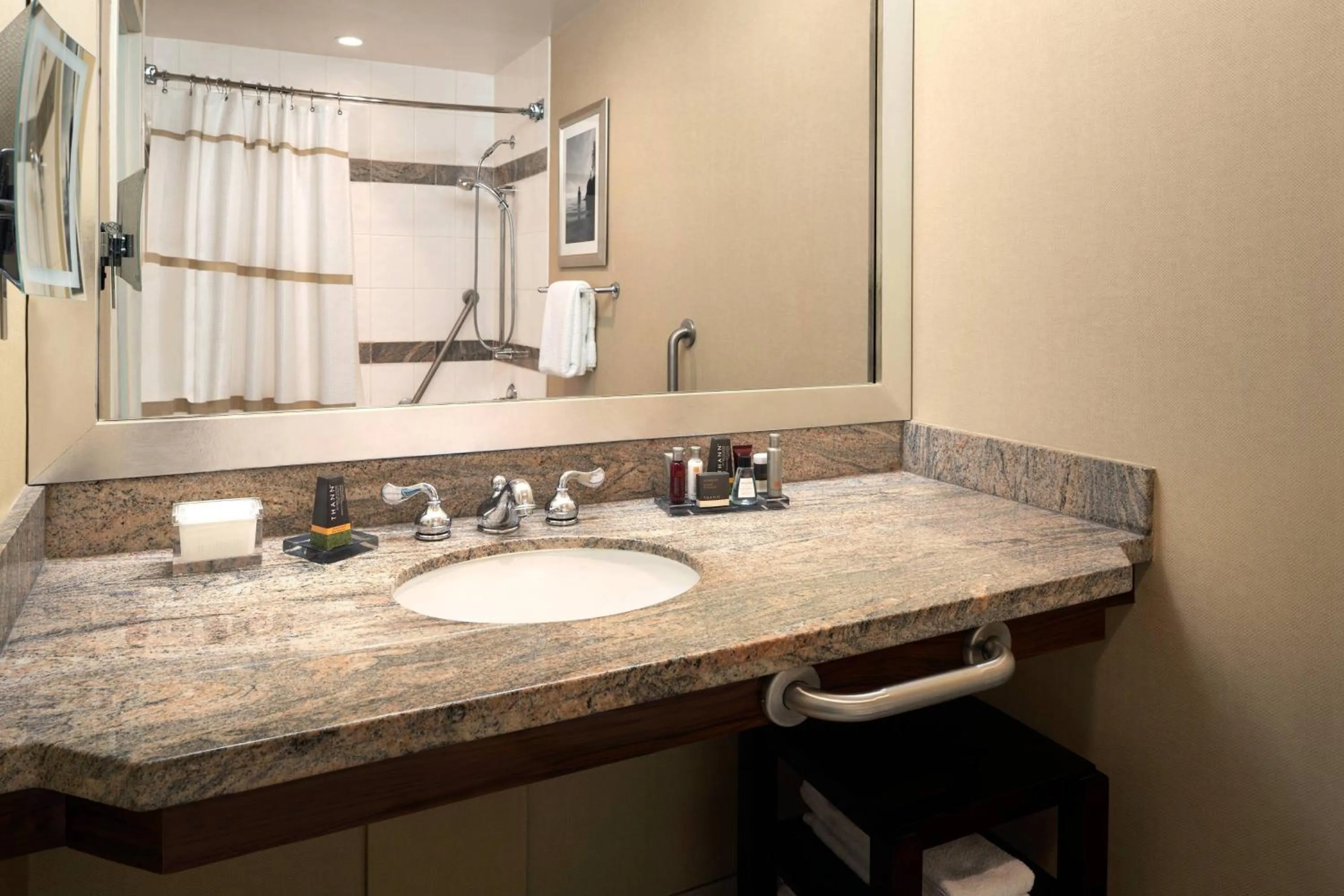 Bathroom in Vancouver Marriott Pinnacle Downtown Hotel