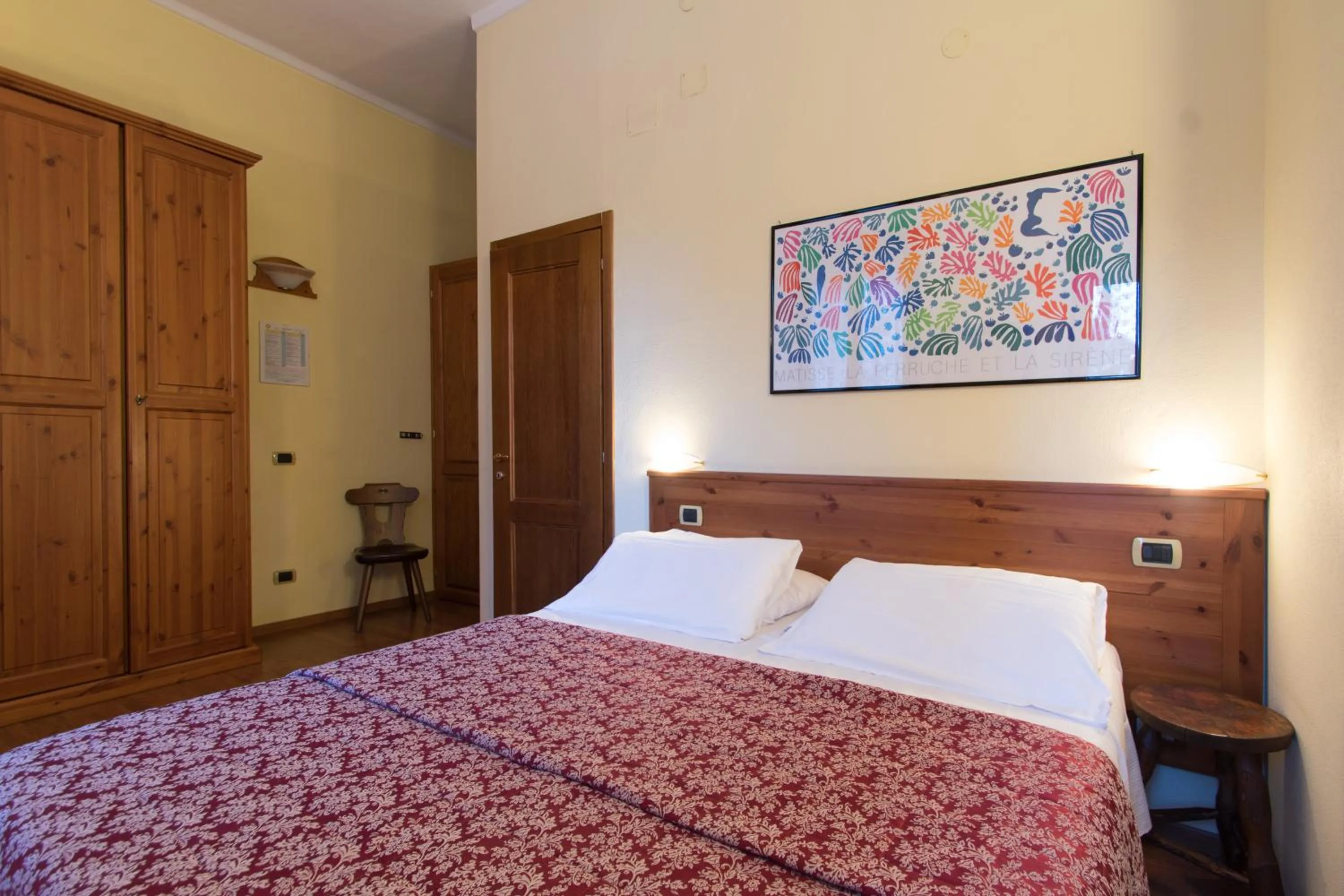 Bed in Limone Palace Aparthotel