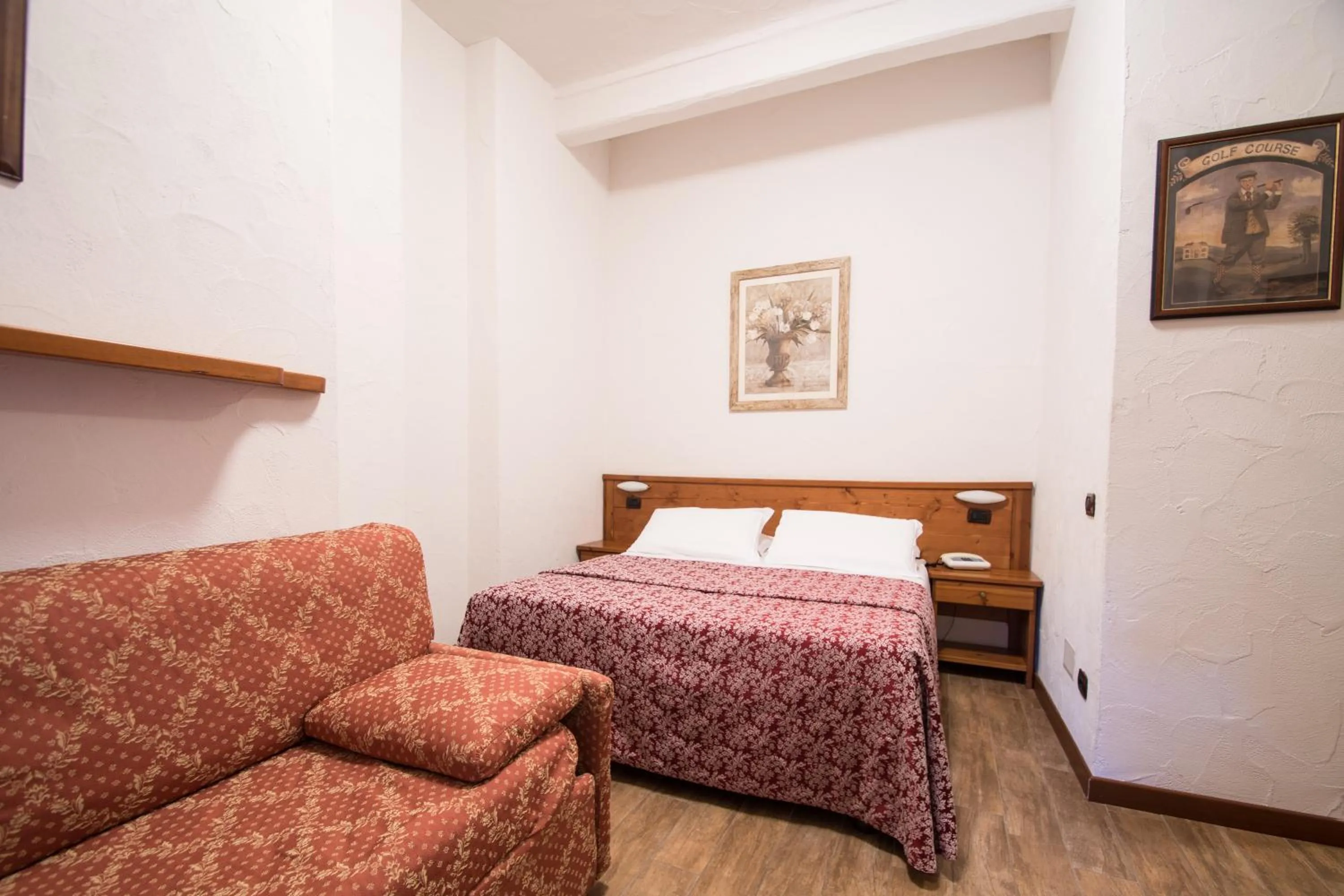 Bed in Limone Palace Aparthotel