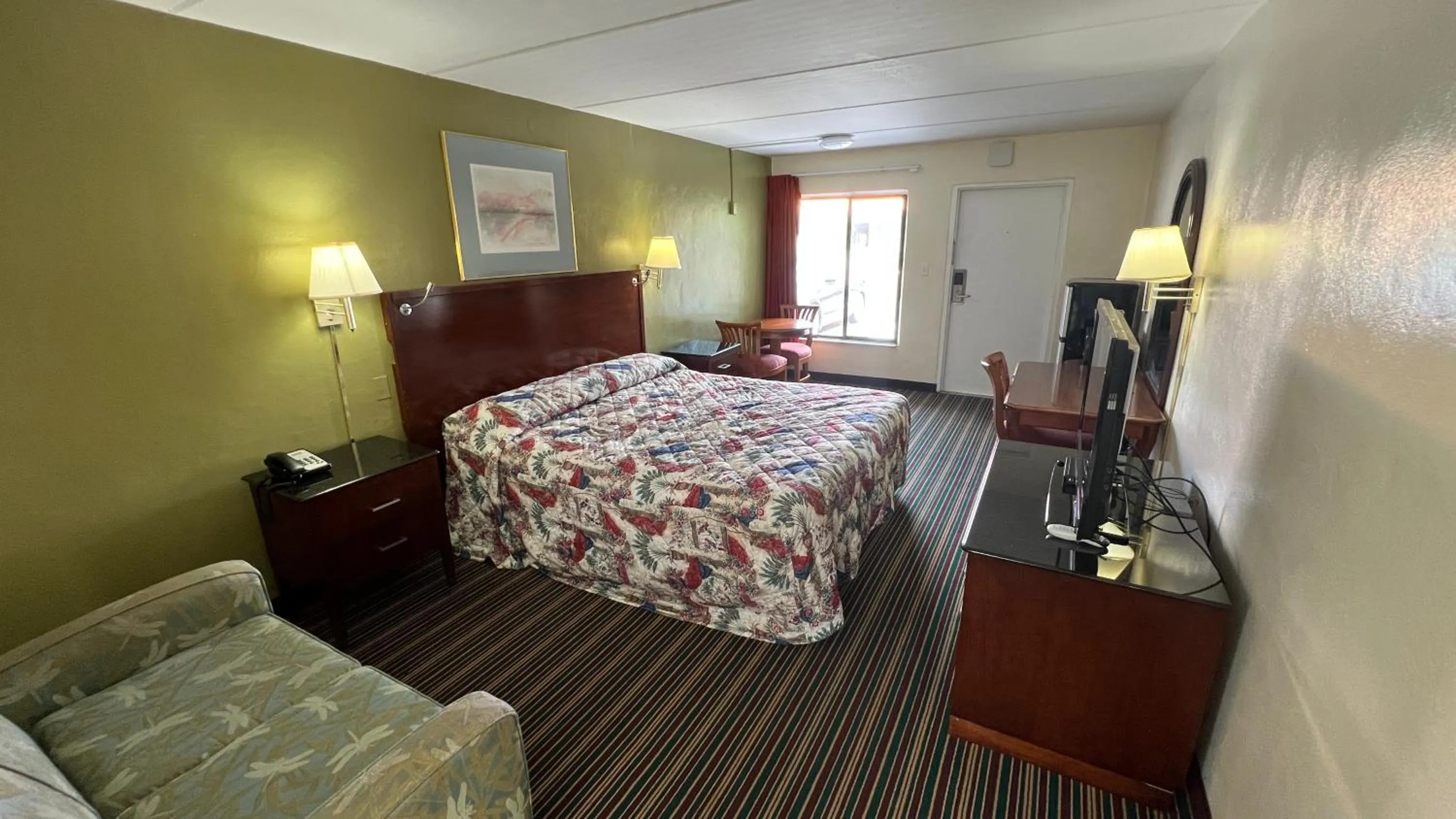 Bed in Gulf Way Inn Clearwater