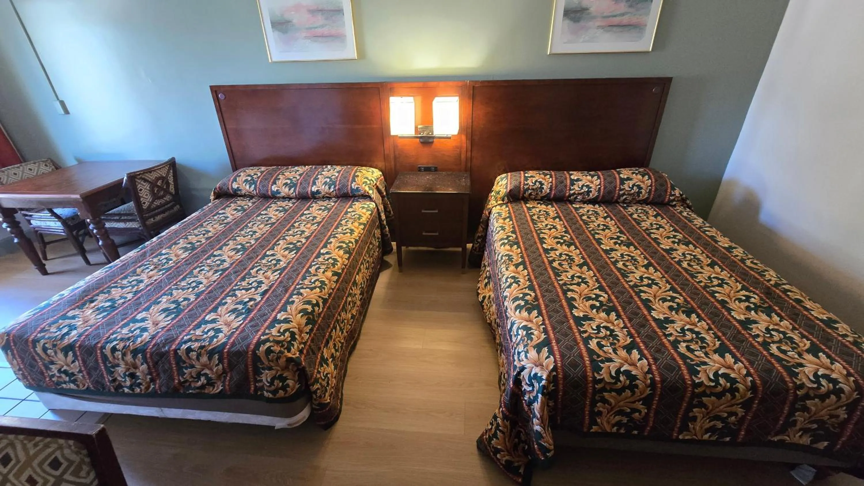 Bed in Gulf Way Inn Clearwater