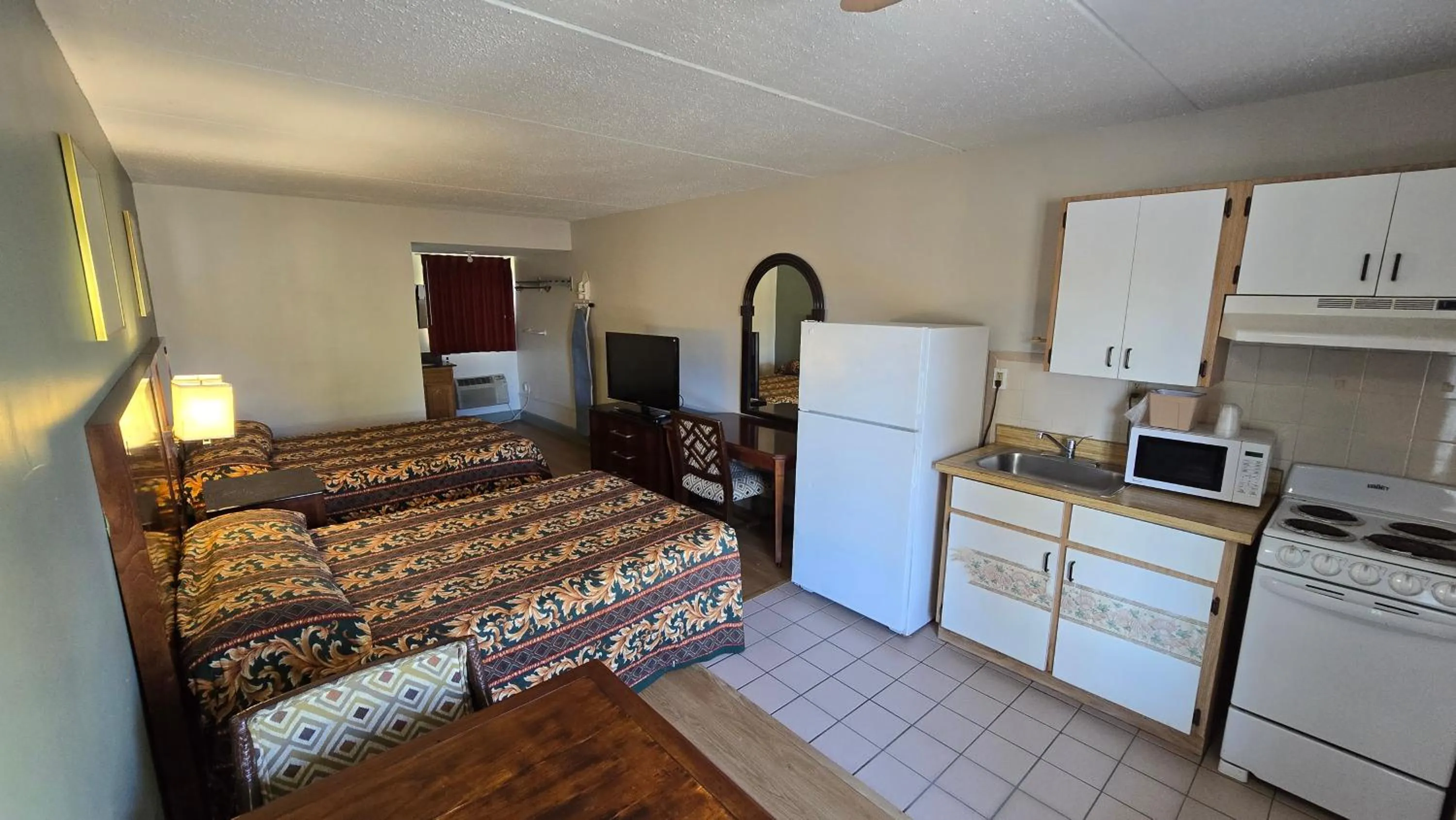 Bed in Gulf Way Inn Clearwater