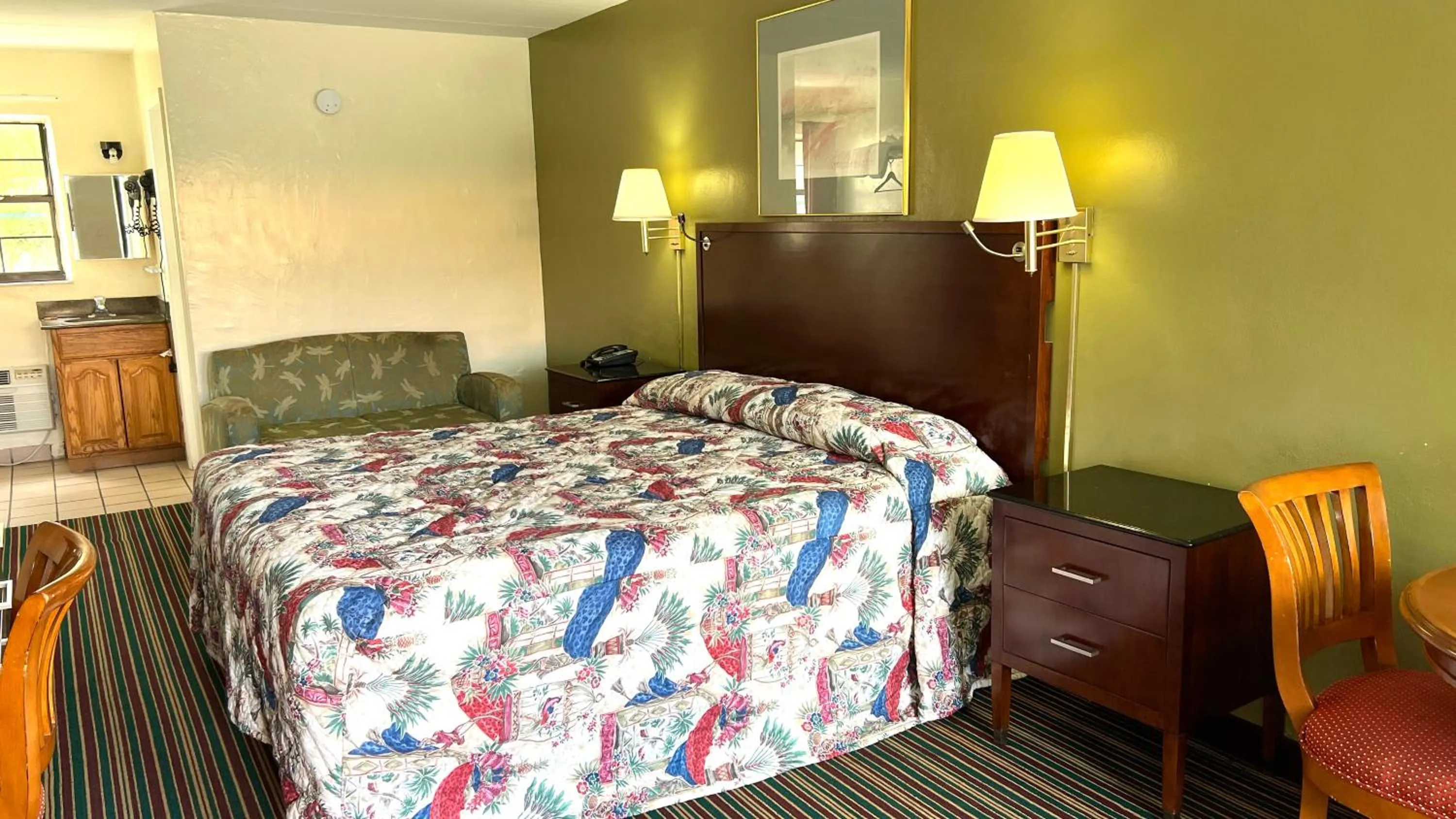 Bed in Gulf Way Inn Clearwater