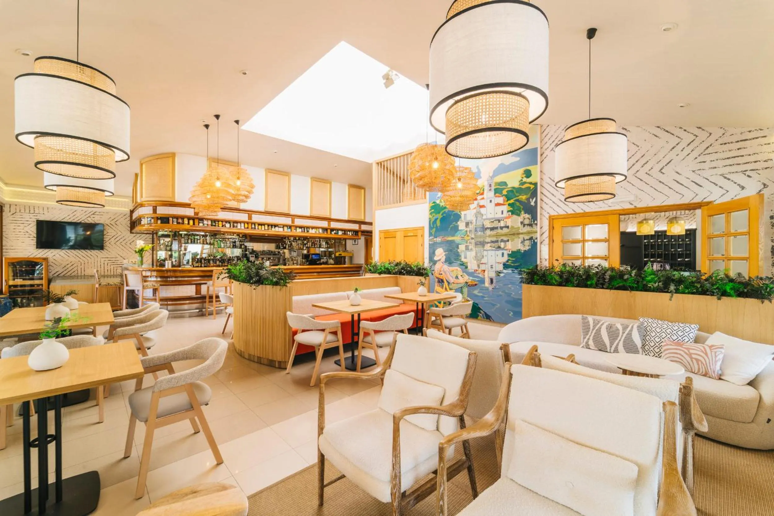 Lounge or bar in Apartamentos Albatros