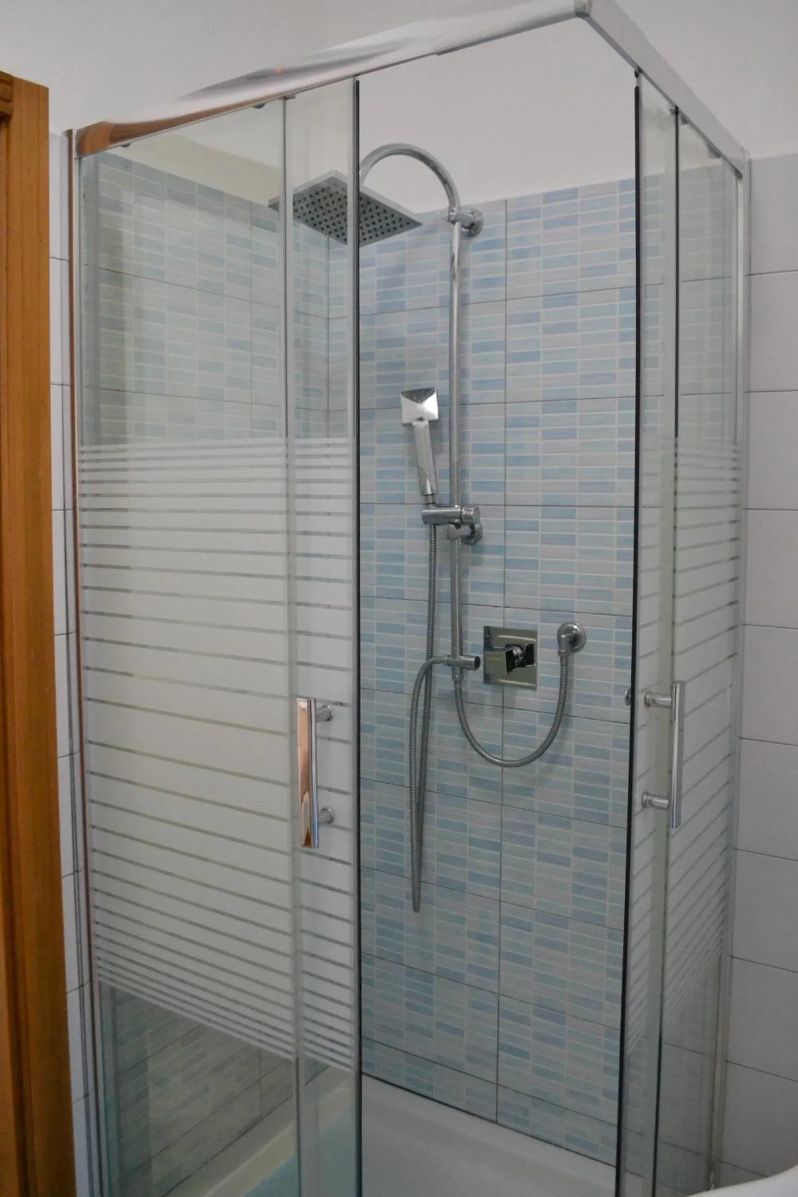 Shower in Pompei Gryllus