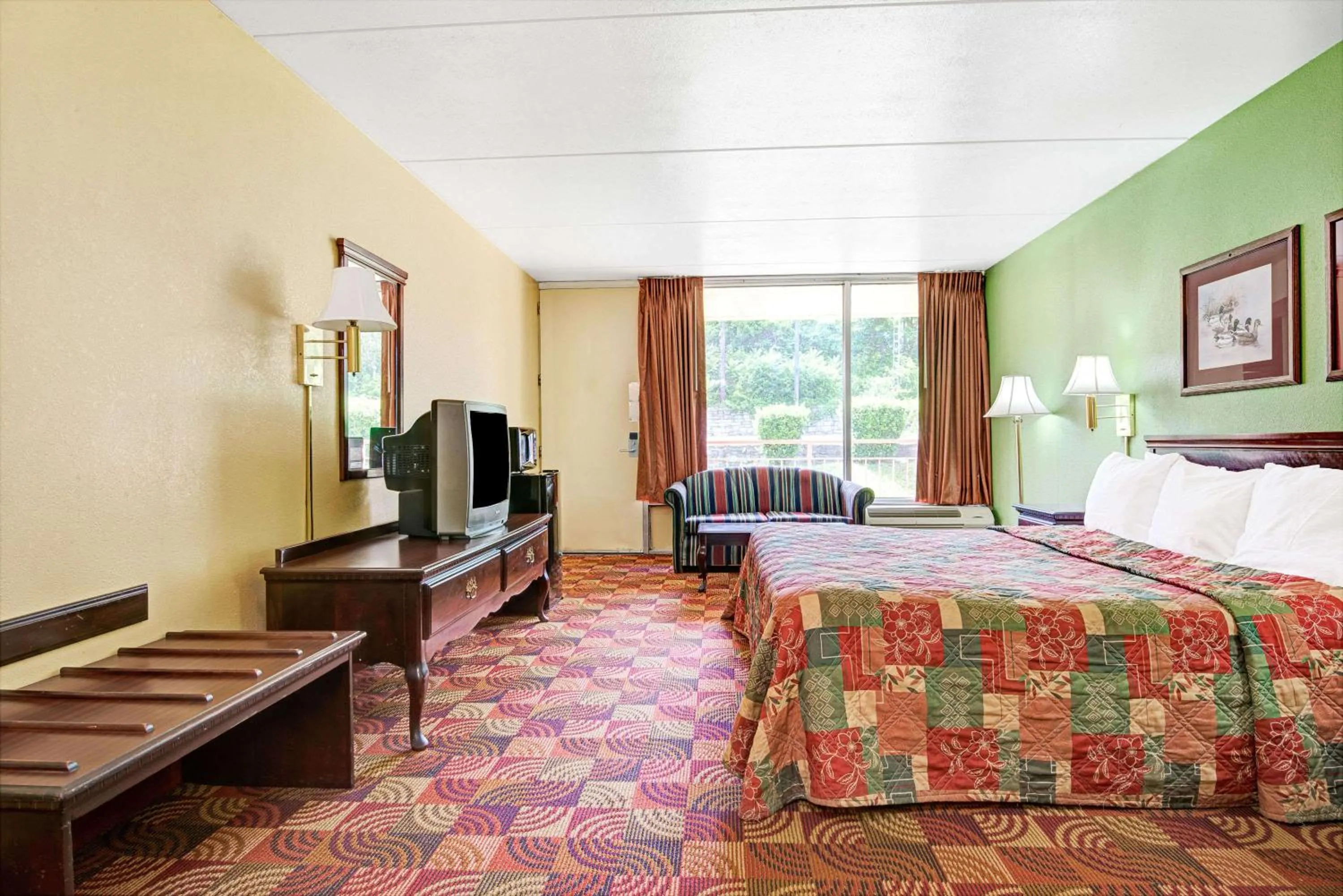 Bedroom, Bed in Super 8 by Wyndham Nashville Near Downtown / I-40