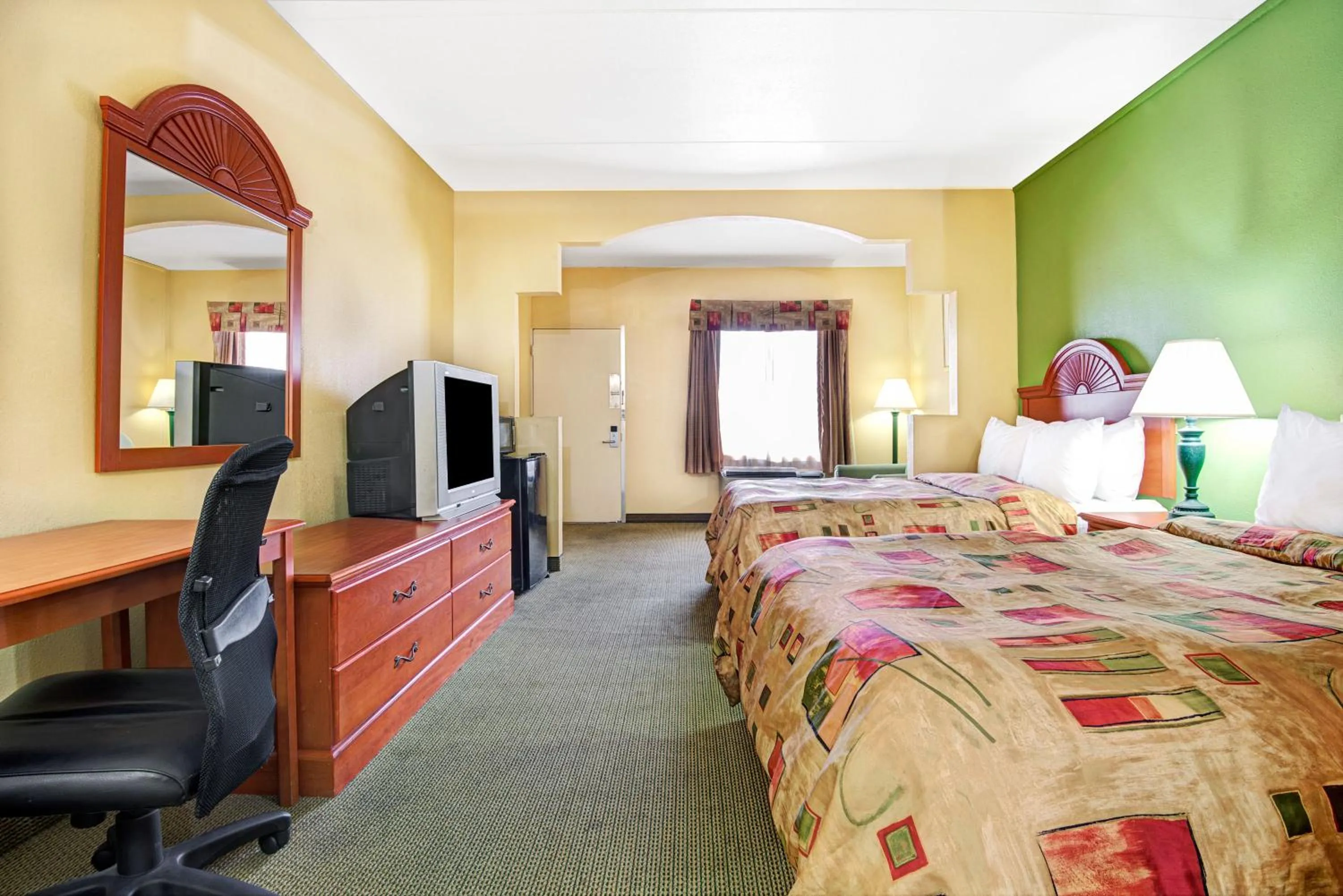 Bedroom, Bed in Super 8 by Wyndham Nashville Near Downtown / I-40