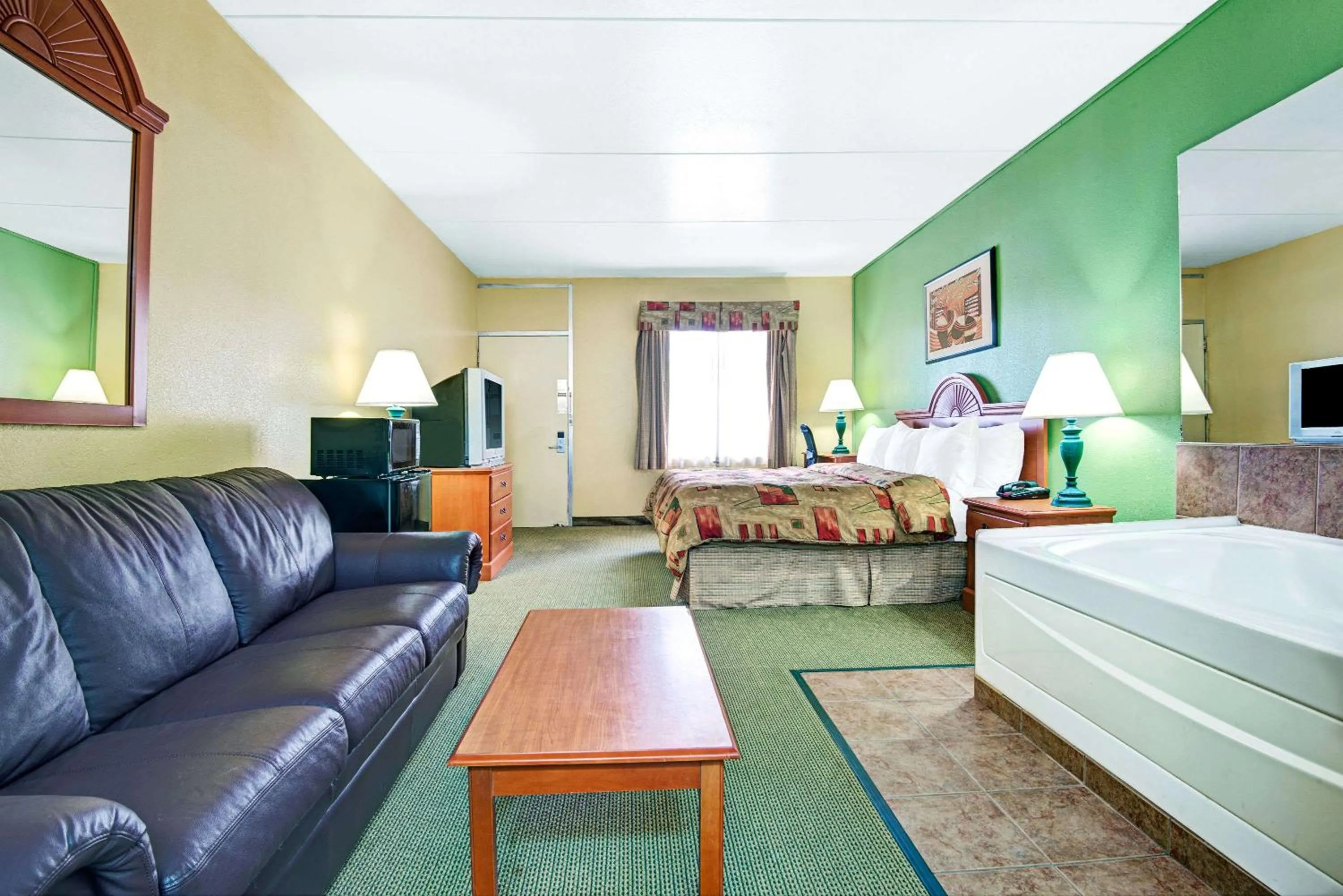Bedroom, Bed in Super 8 by Wyndham Nashville Near Downtown / I-40