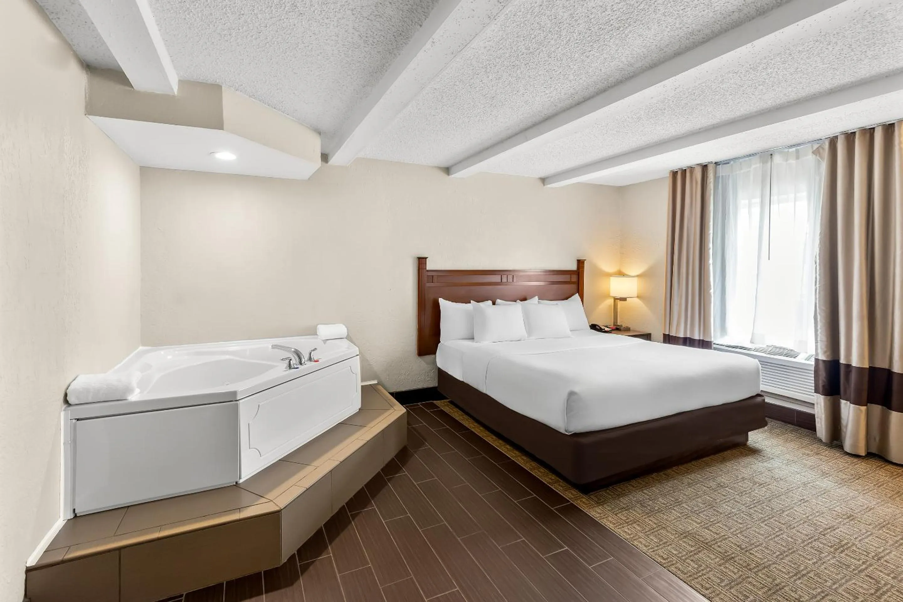Bed in Comfort Inn St Louis - Westport Event Center