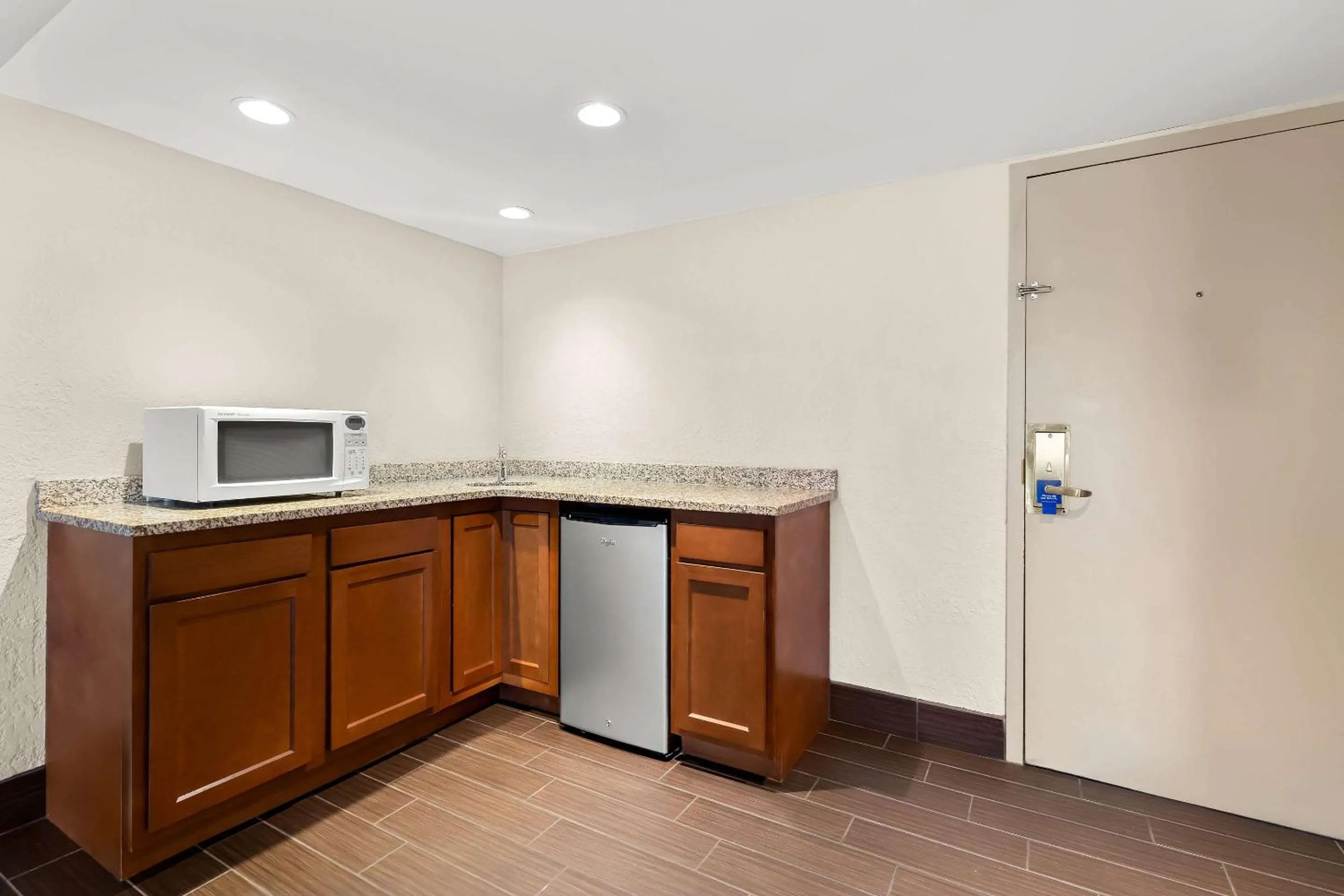 Bedroom in Comfort Inn St Louis - Westport Event Center