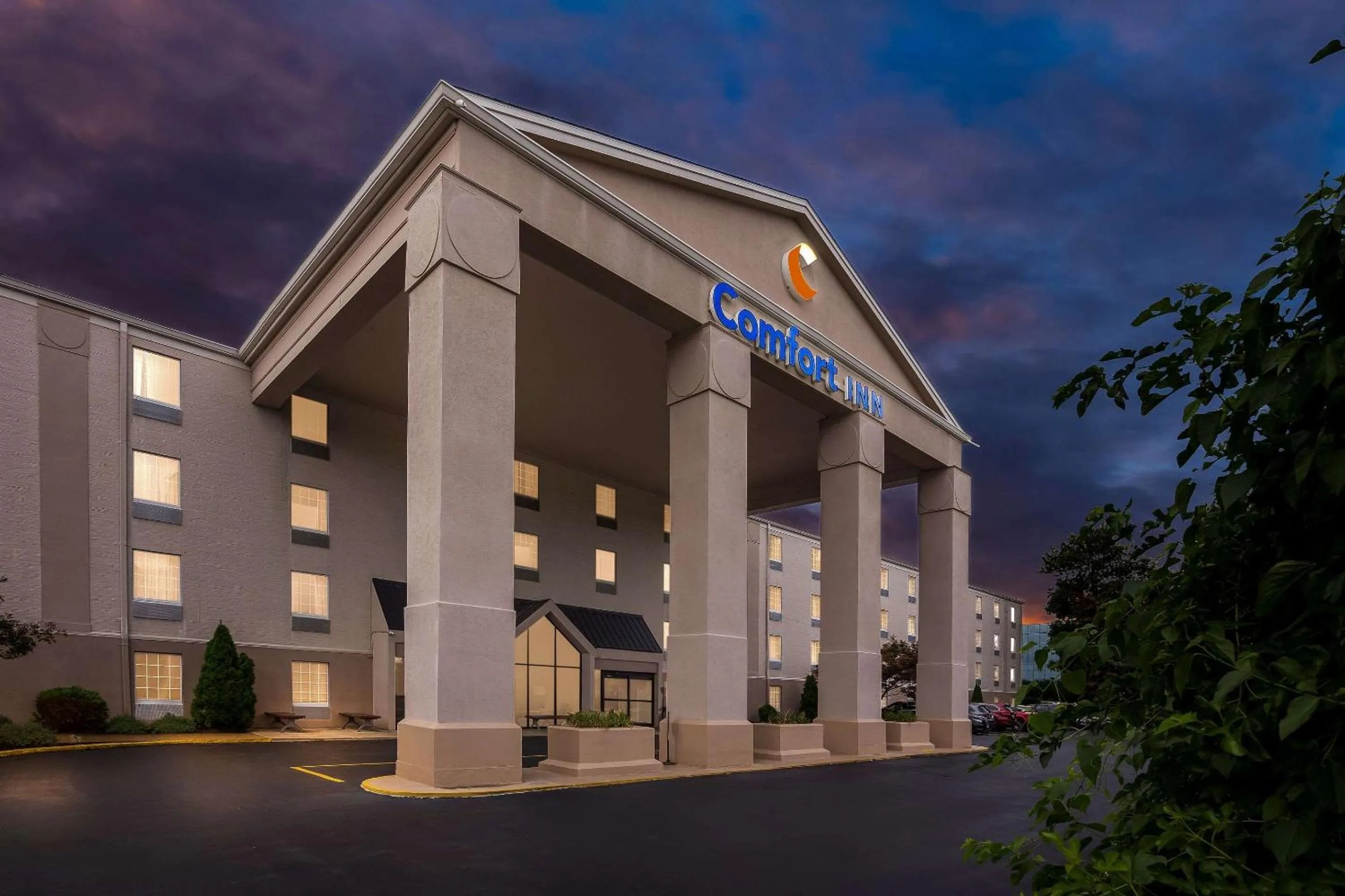 Property building in Comfort Inn St Louis - Westport Event Center