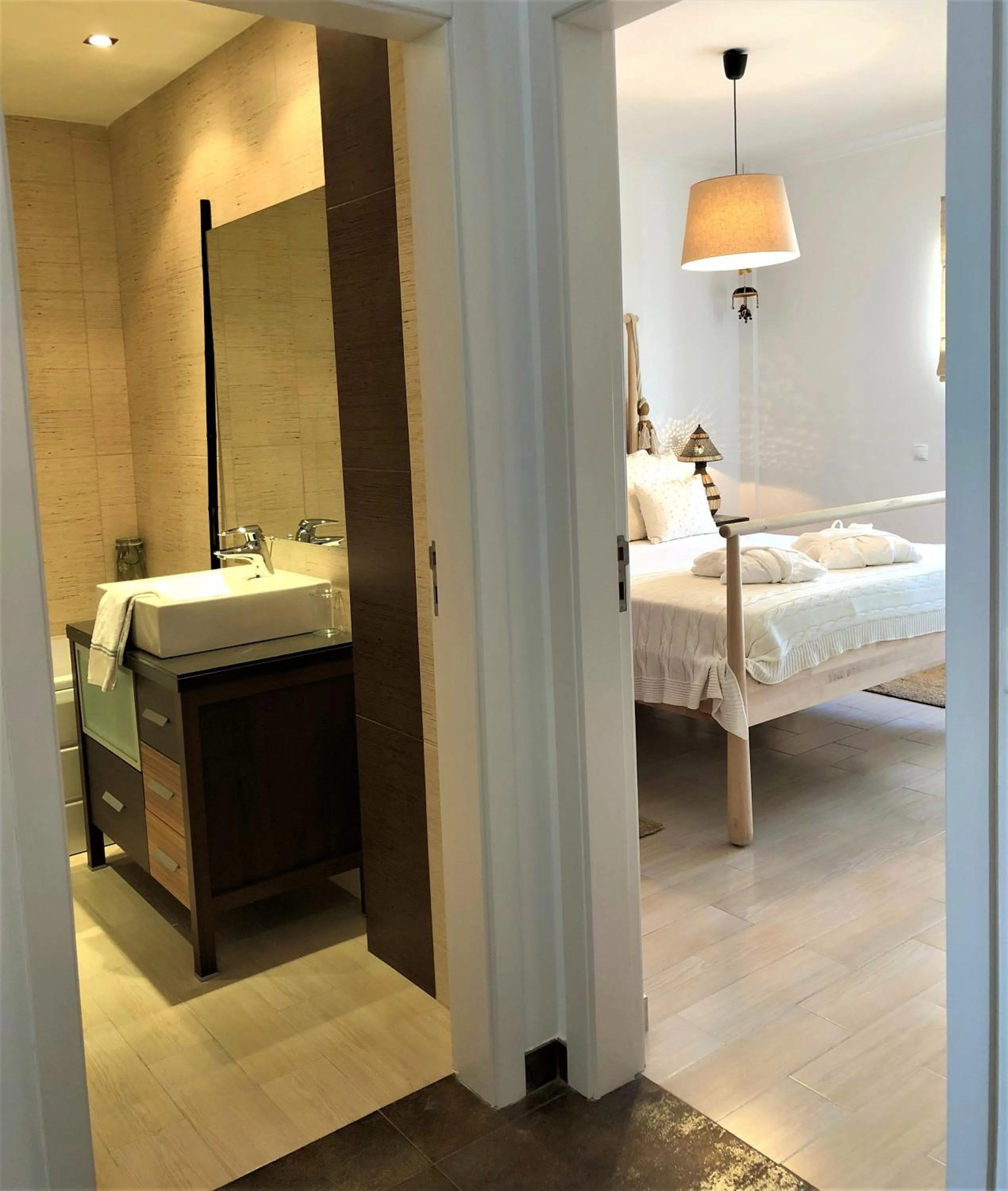 Bed in CALI Deluxe Holidays, Sesimbra