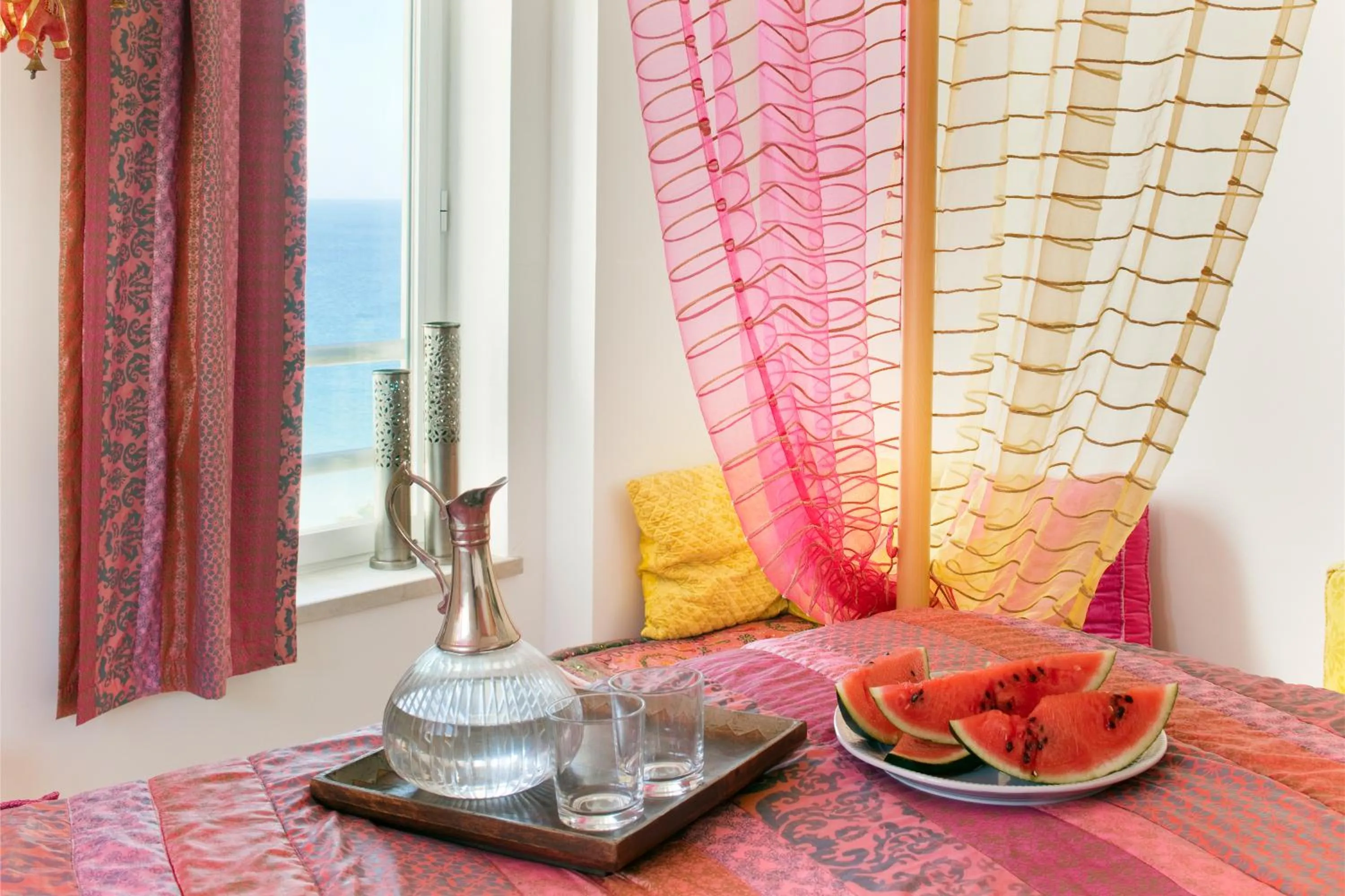 Bed in CALI Deluxe Holidays, Sesimbra