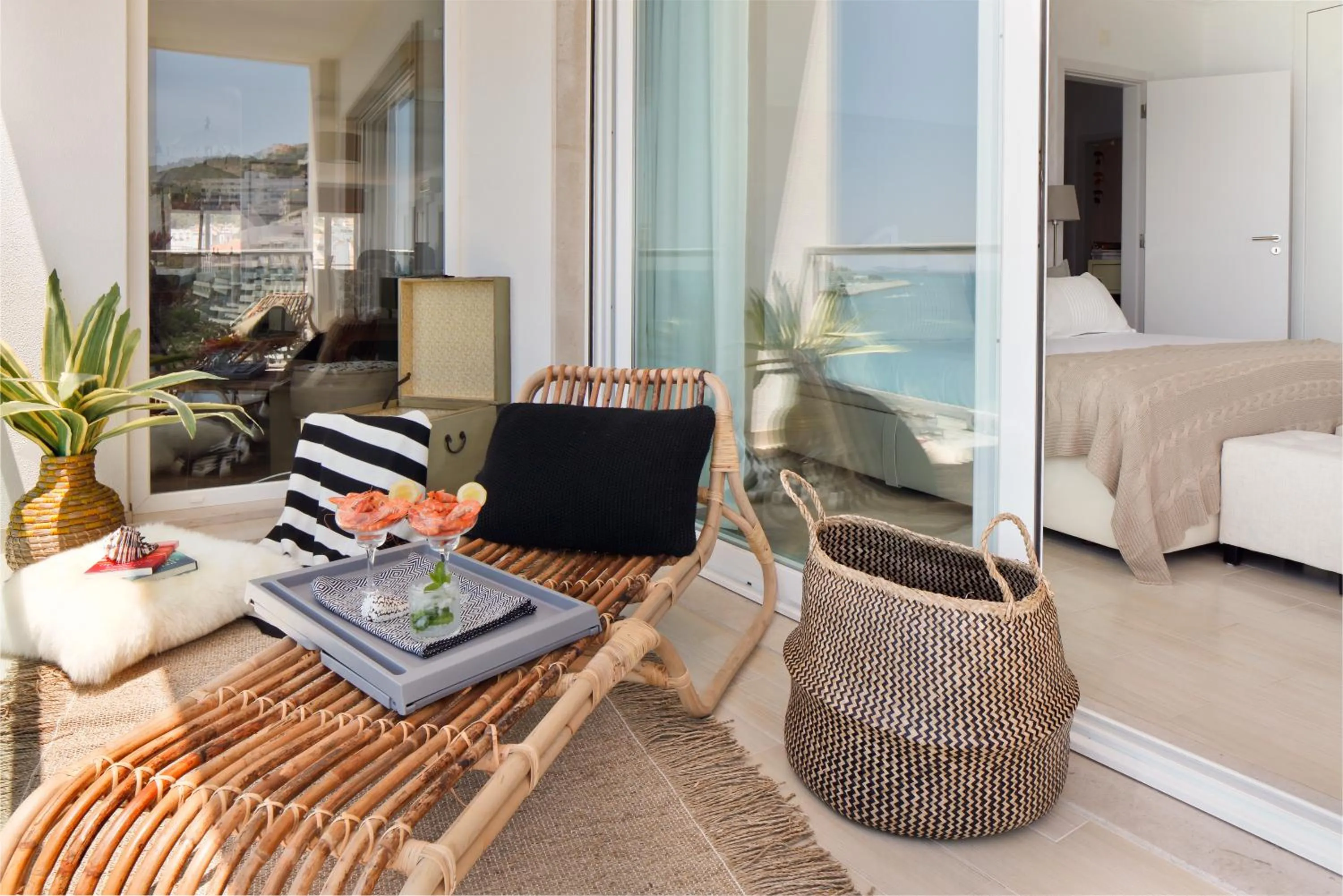 Bed in CALI Deluxe Holidays, Sesimbra