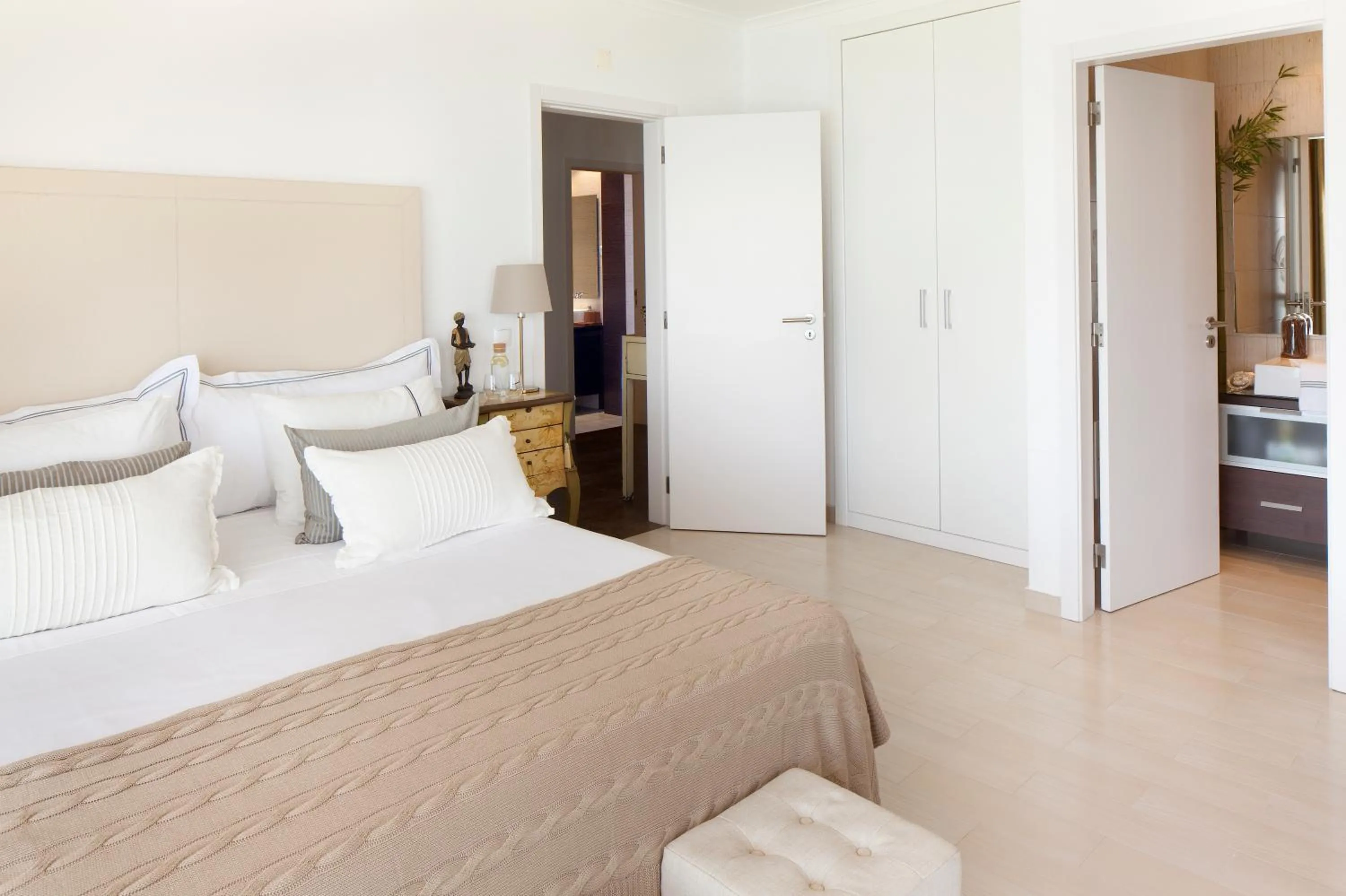 Bed in CALI Deluxe Holidays, Sesimbra