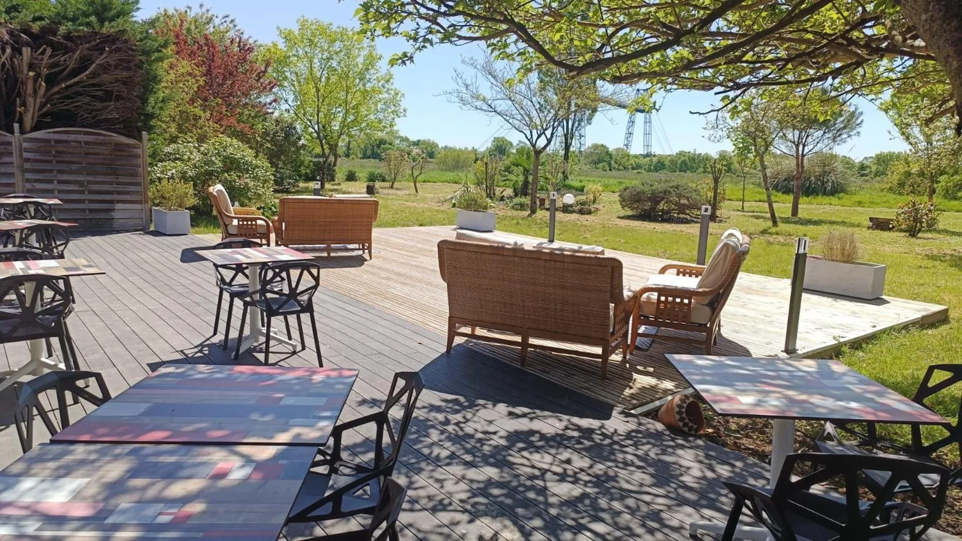 Garden in Hôtel-Restaurant La Belle Poule - Contact Hotel