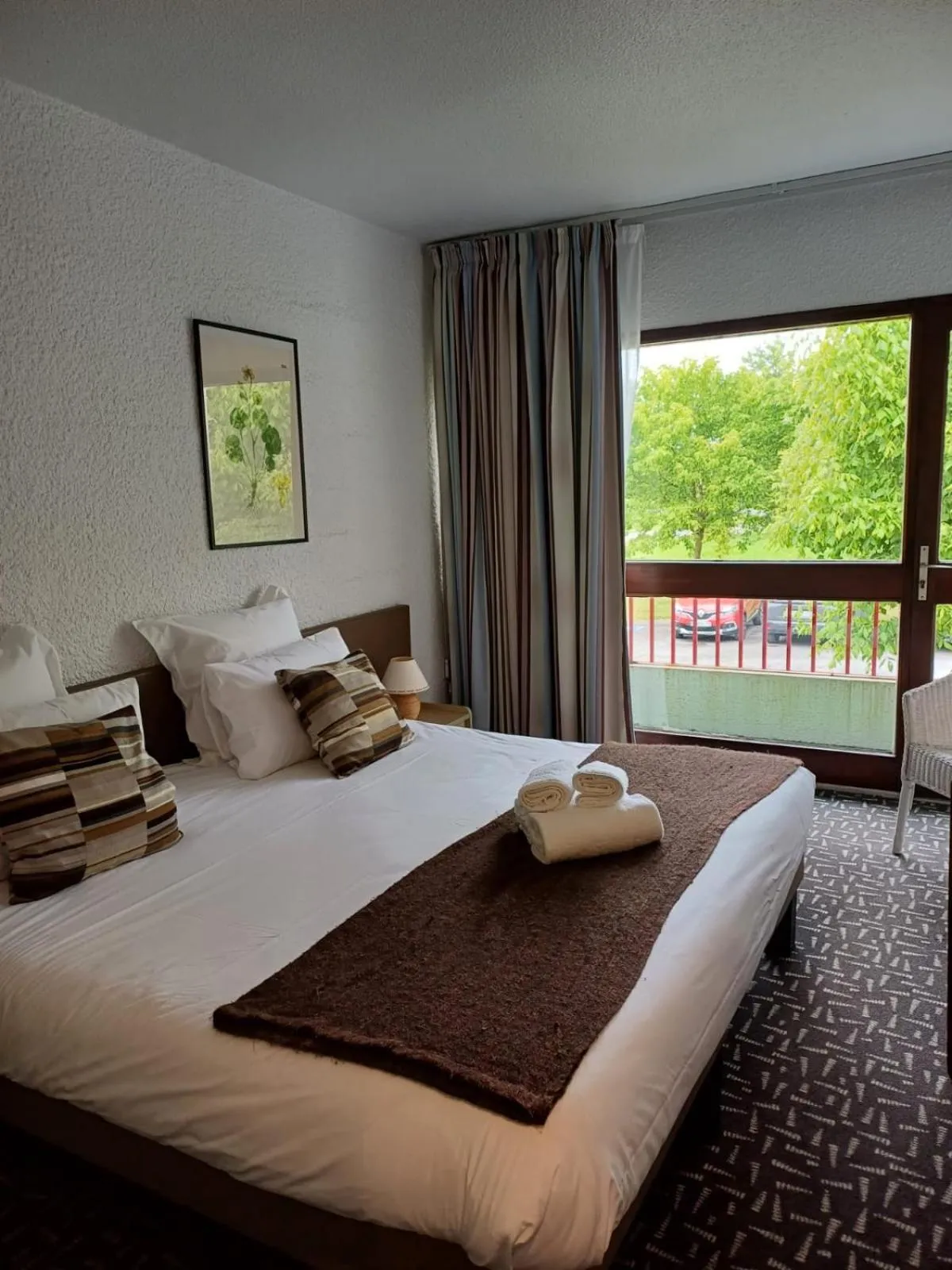 Balcony/Terrace, Bed in Hôtel-Restaurant La Belle Poule - Contact Hotel