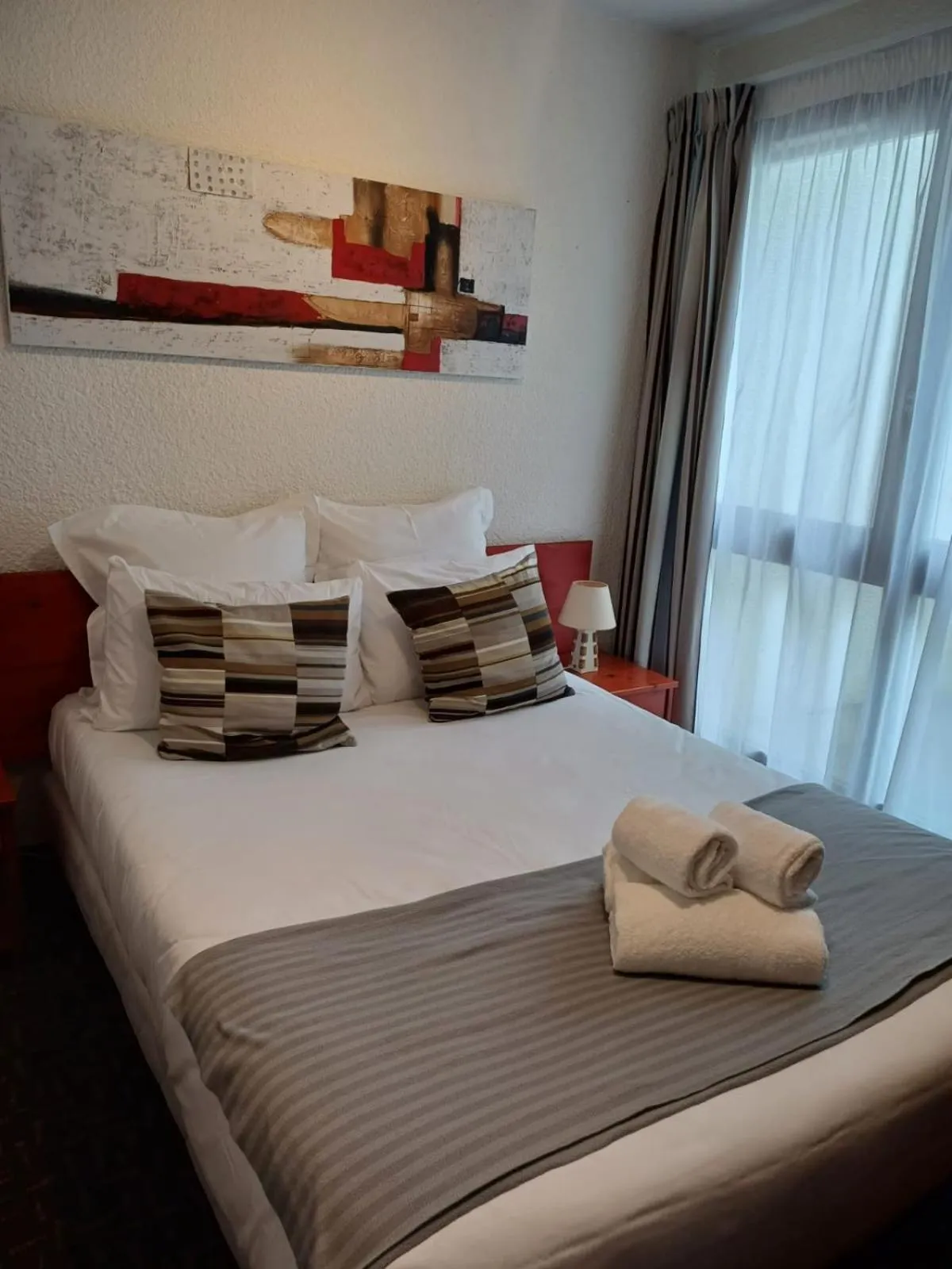 Bedroom, Bed in Hôtel-Restaurant La Belle Poule - Contact Hotel