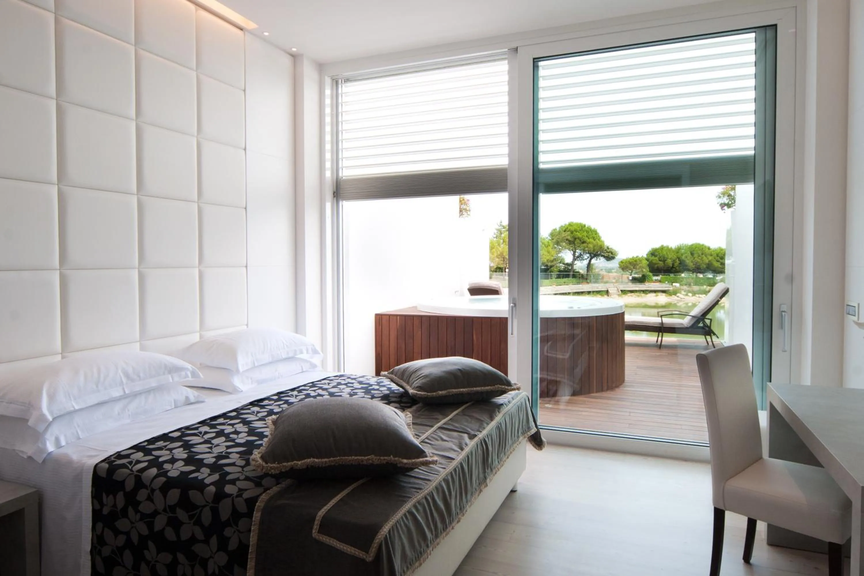 Decorative detail, Bed in Villaggio La Pescaccia