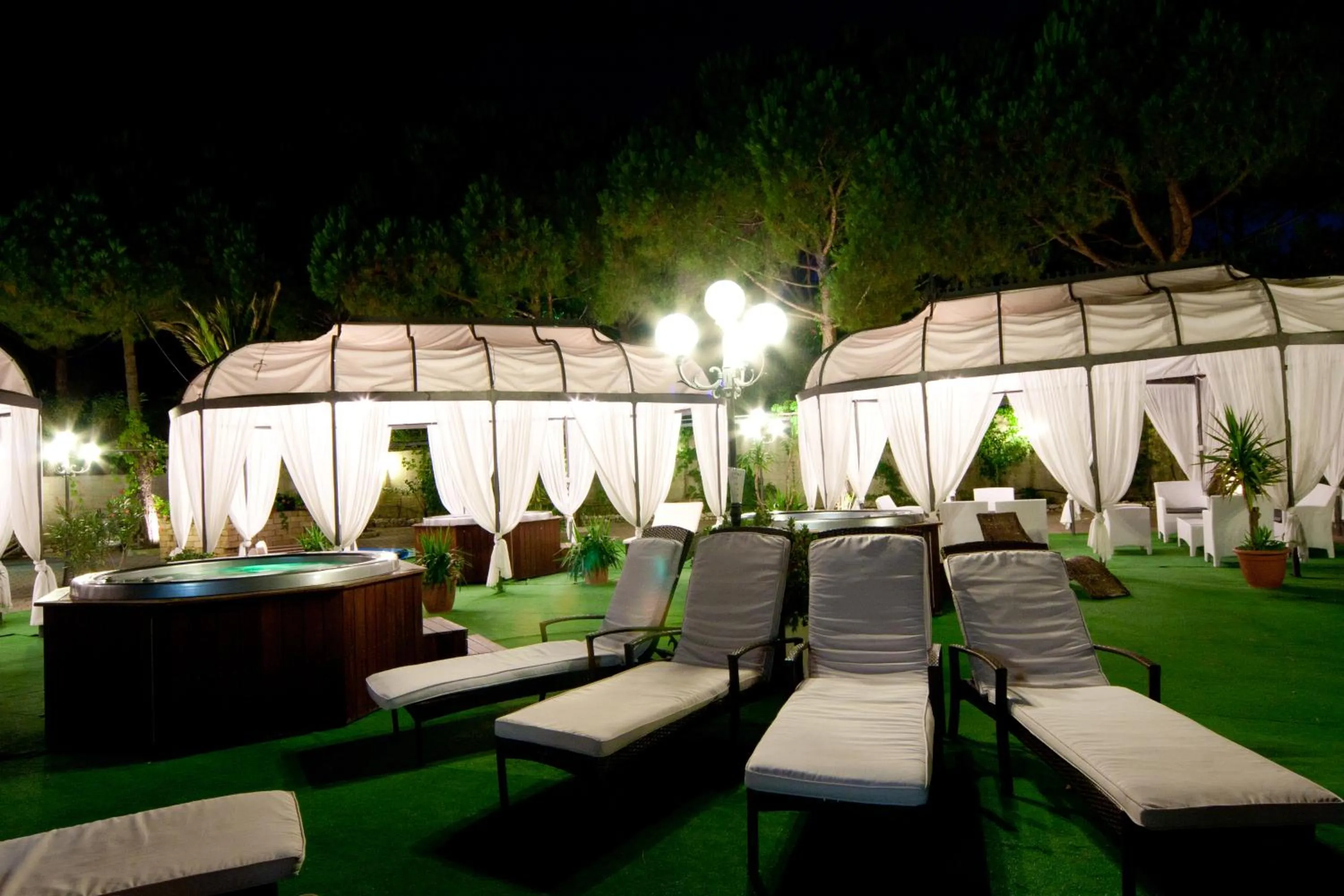 Night in Villaggio La Pescaccia