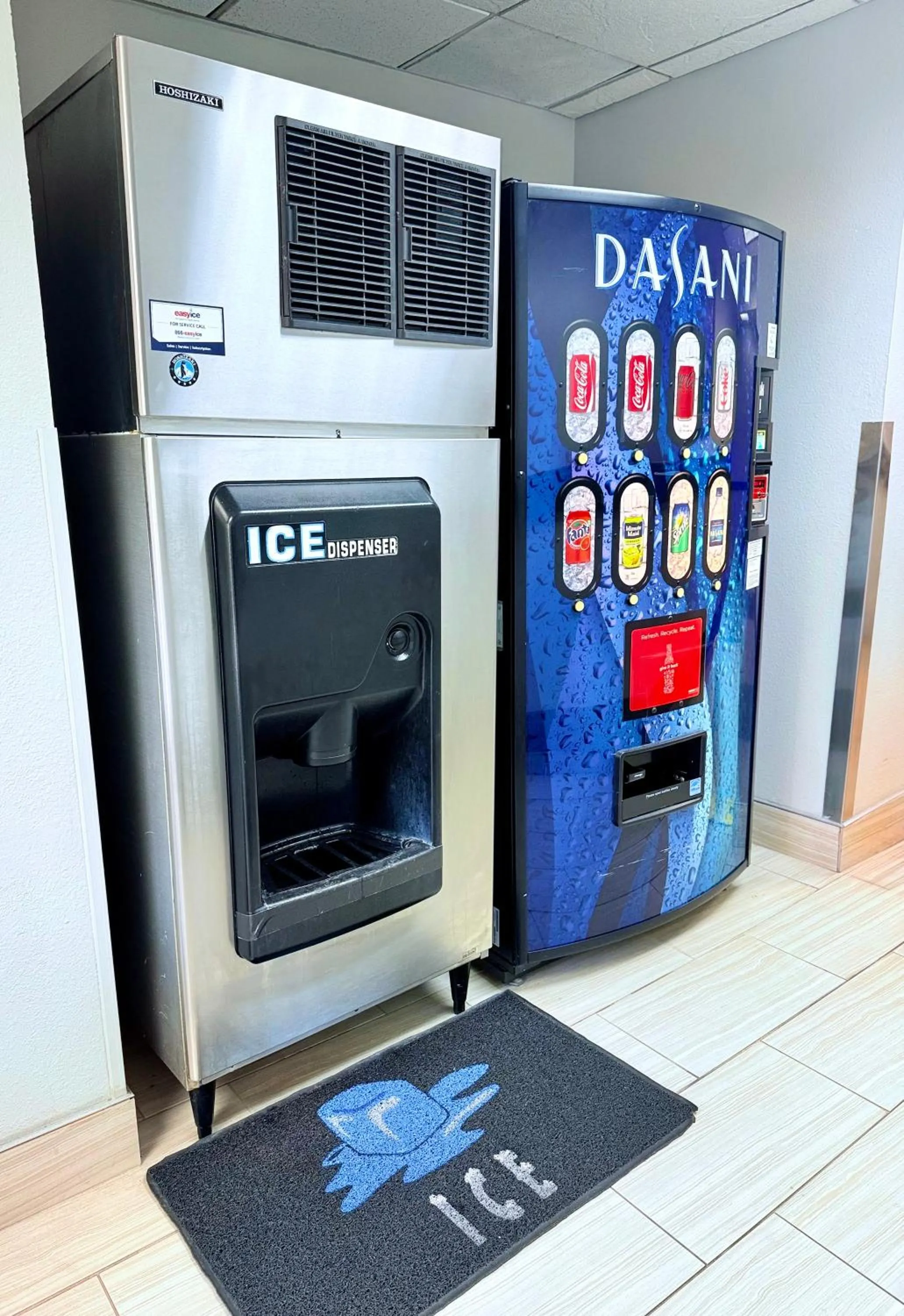 vending machine in La Quinta by Wyndham Orlando Universal area - Free Shuttle to Universal