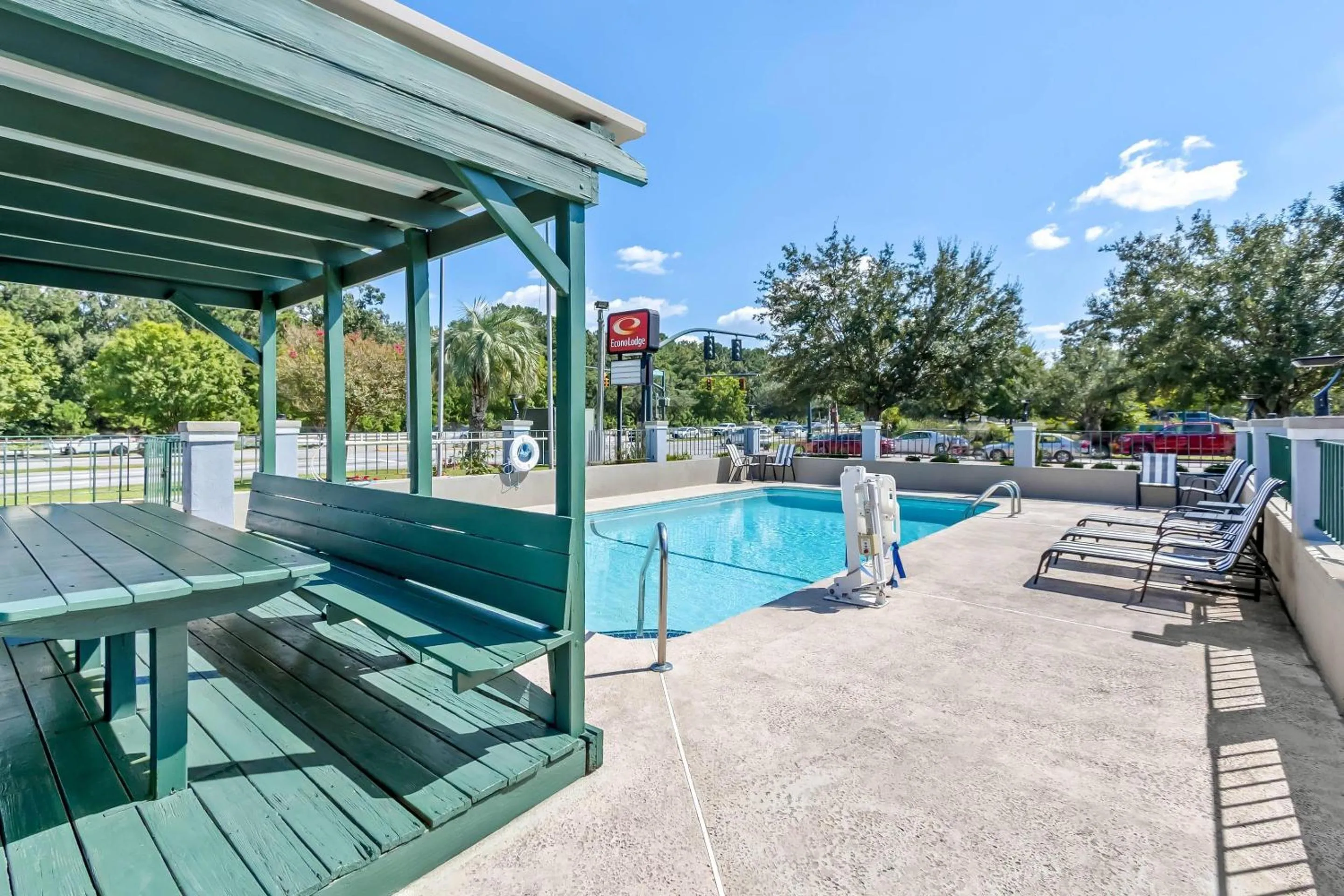 Swimming pool in Econo Lodge Goose Creek - Charleston North