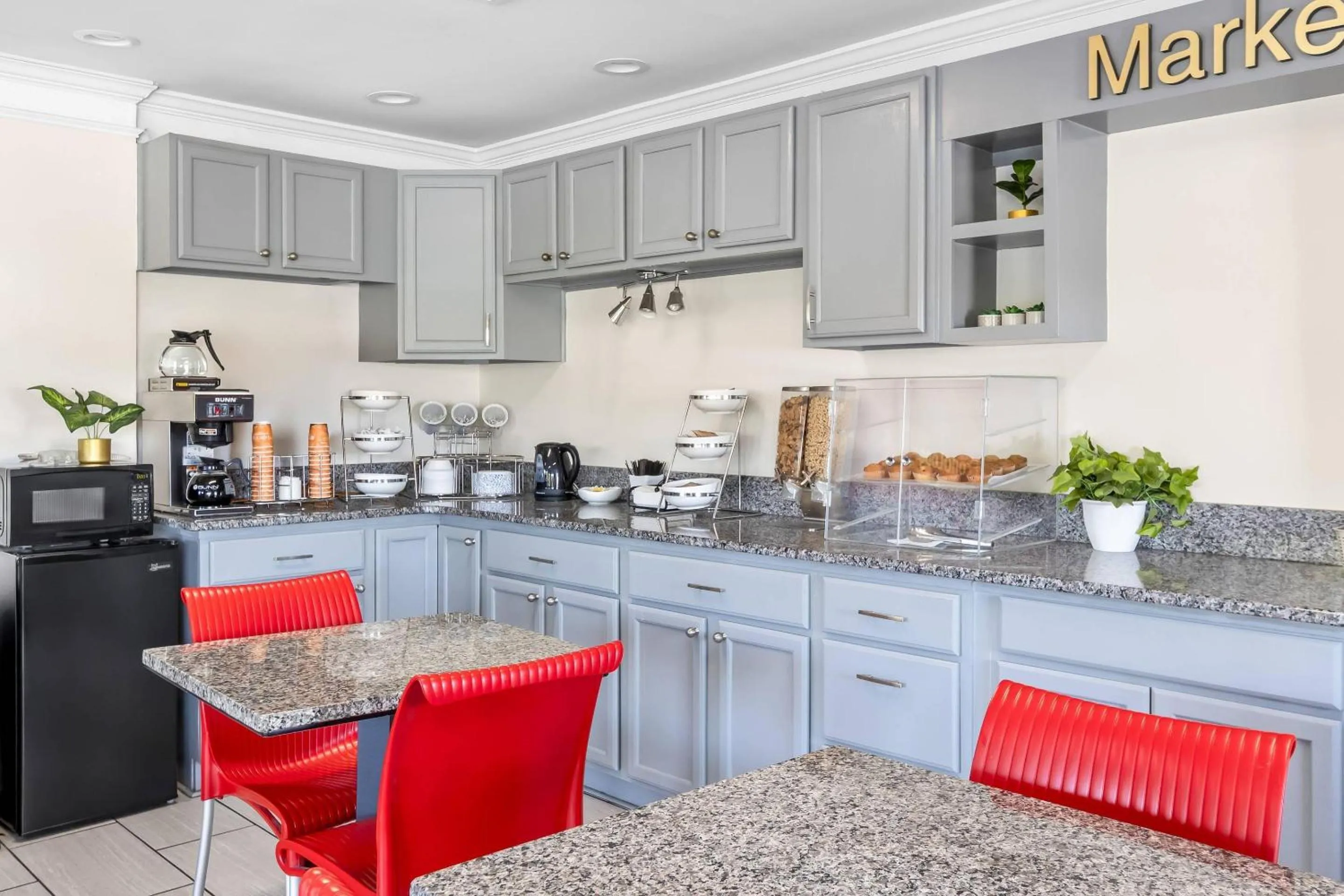 Breakfast in Econo Lodge Goose Creek - Charleston North