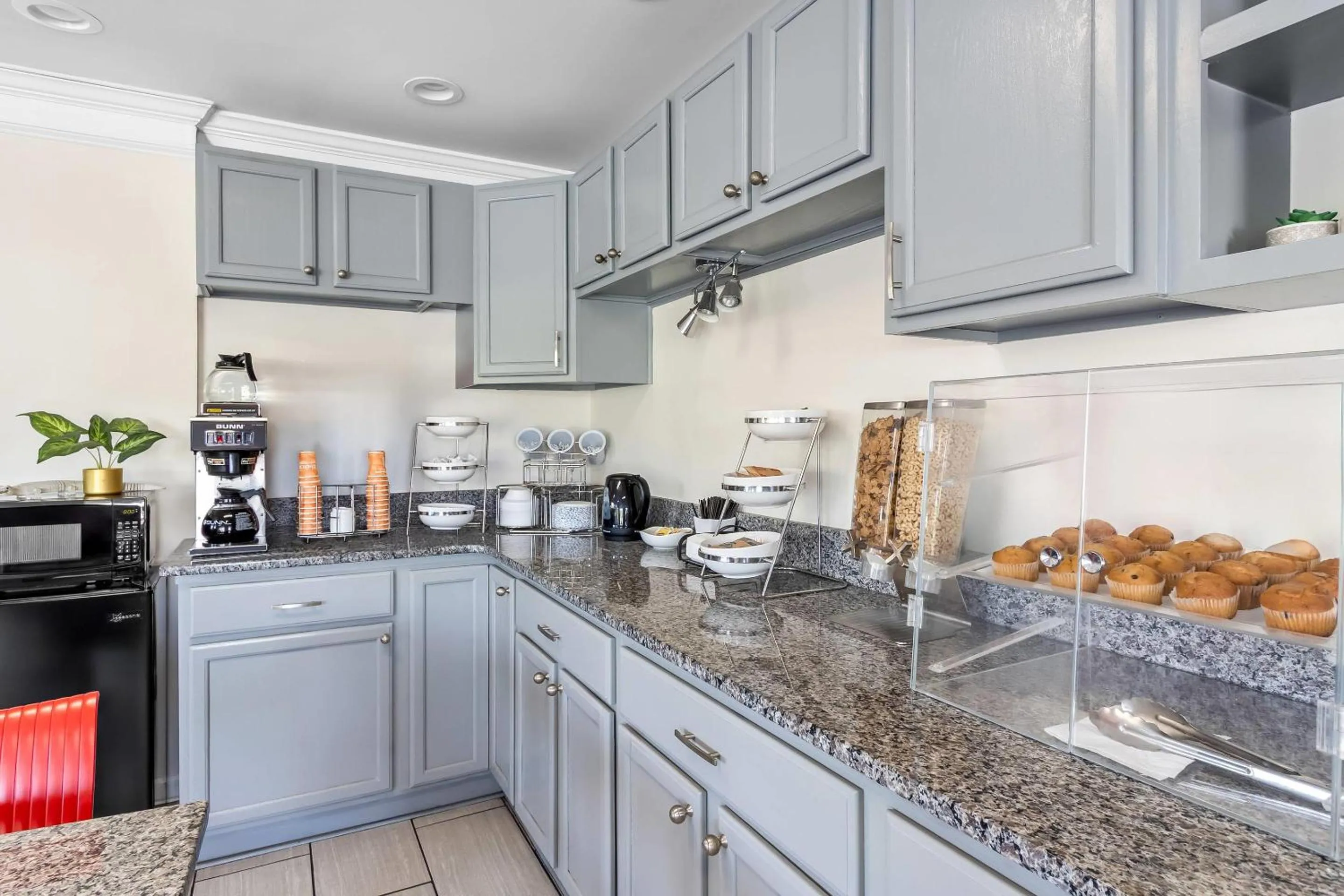 Breakfast in Econo Lodge Goose Creek - Charleston North