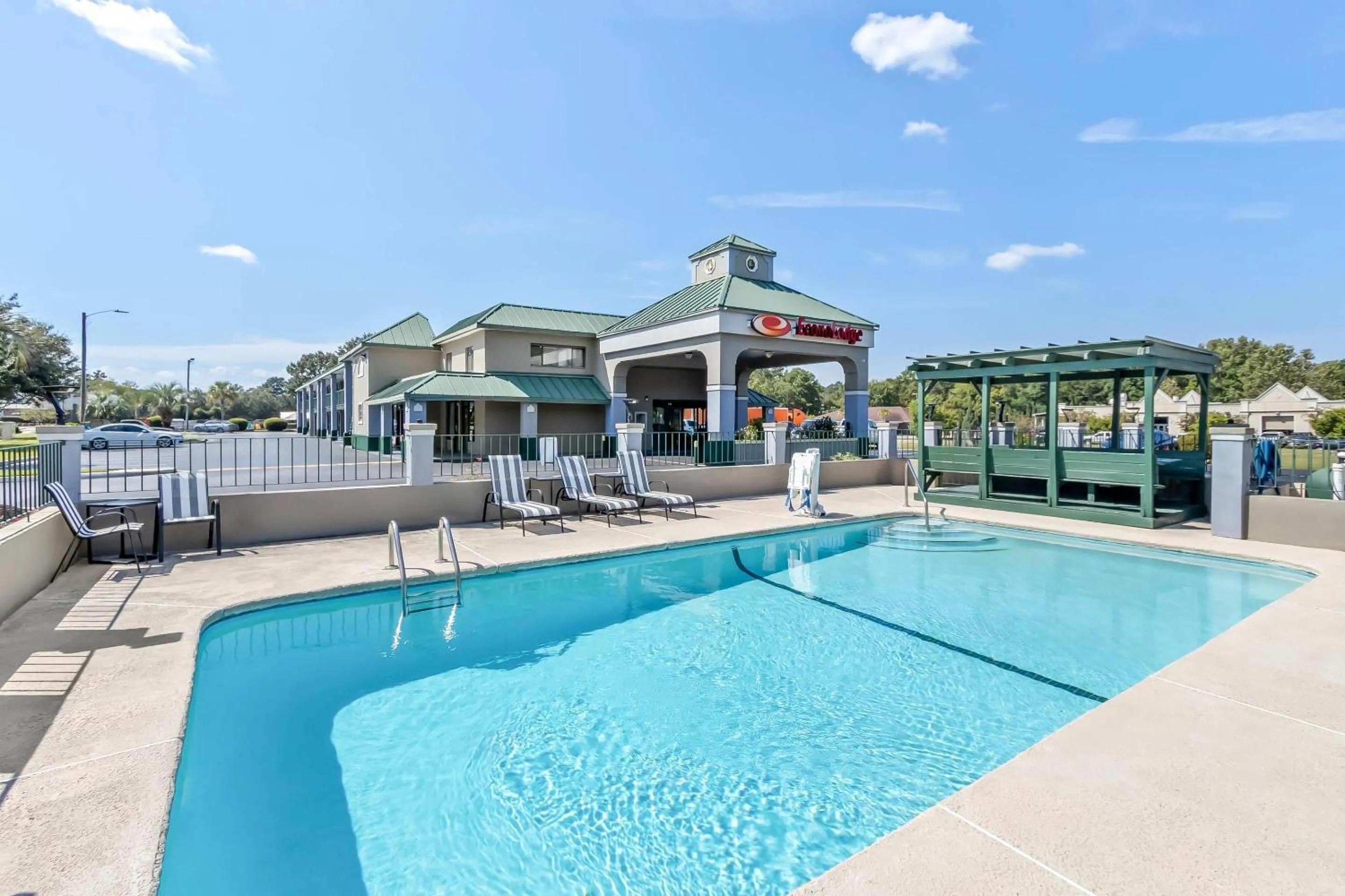 Swimming pool in Econo Lodge Goose Creek - Charleston North