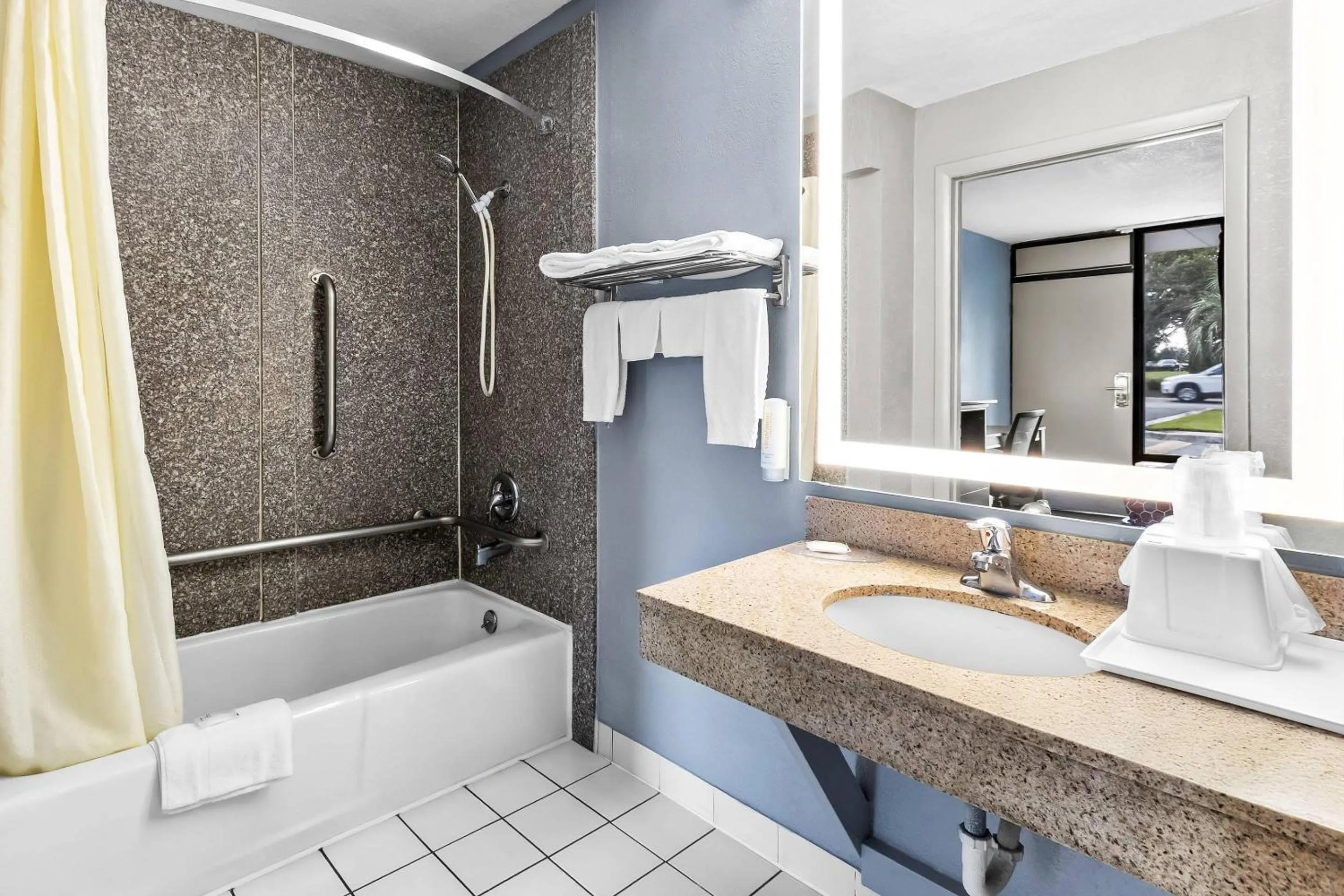 Bedroom in Econo Lodge Goose Creek - Charleston North