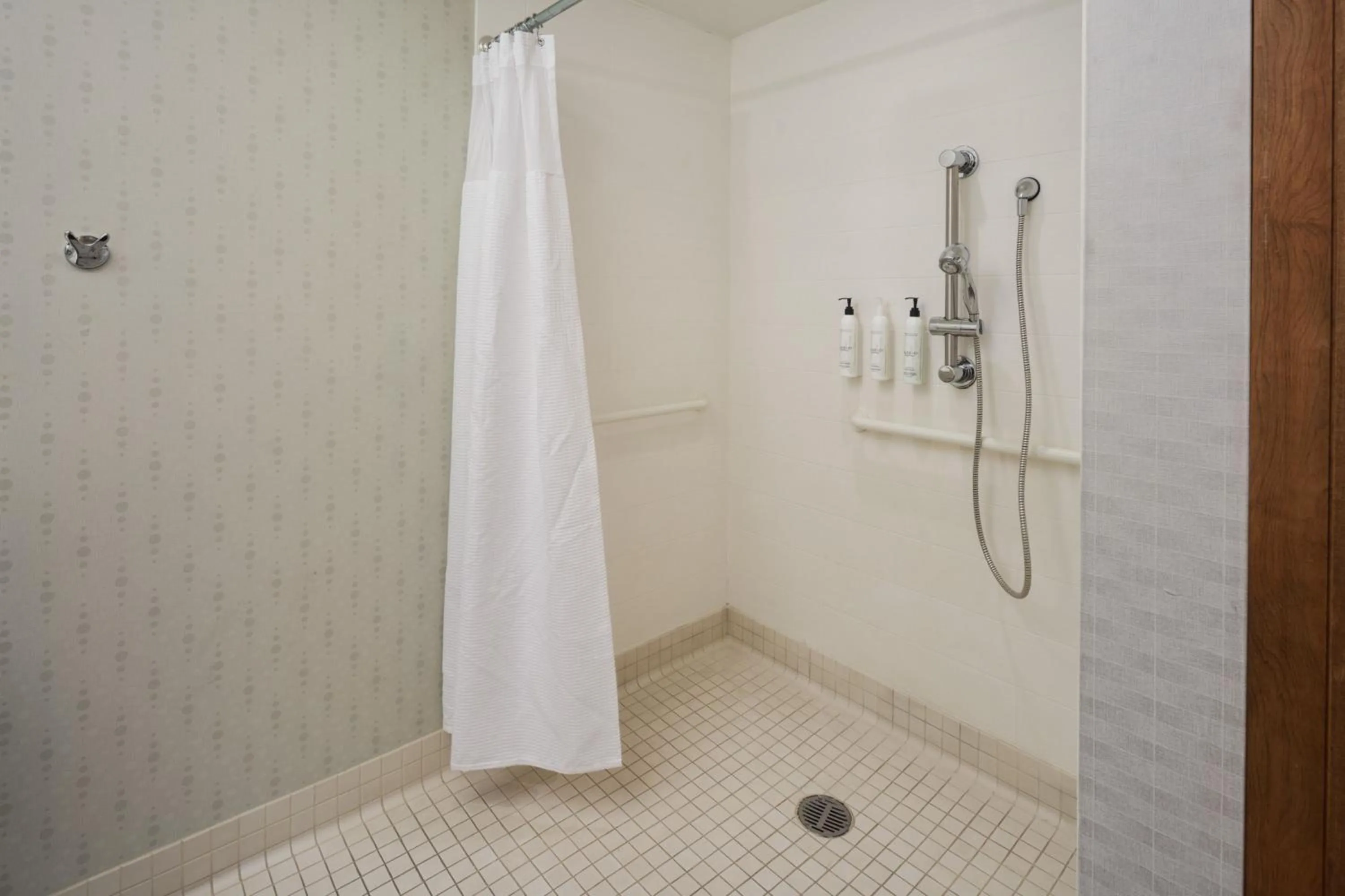 Bathroom in SpringHill Suites by Marriott Philadelphia Airport / Ridley Park