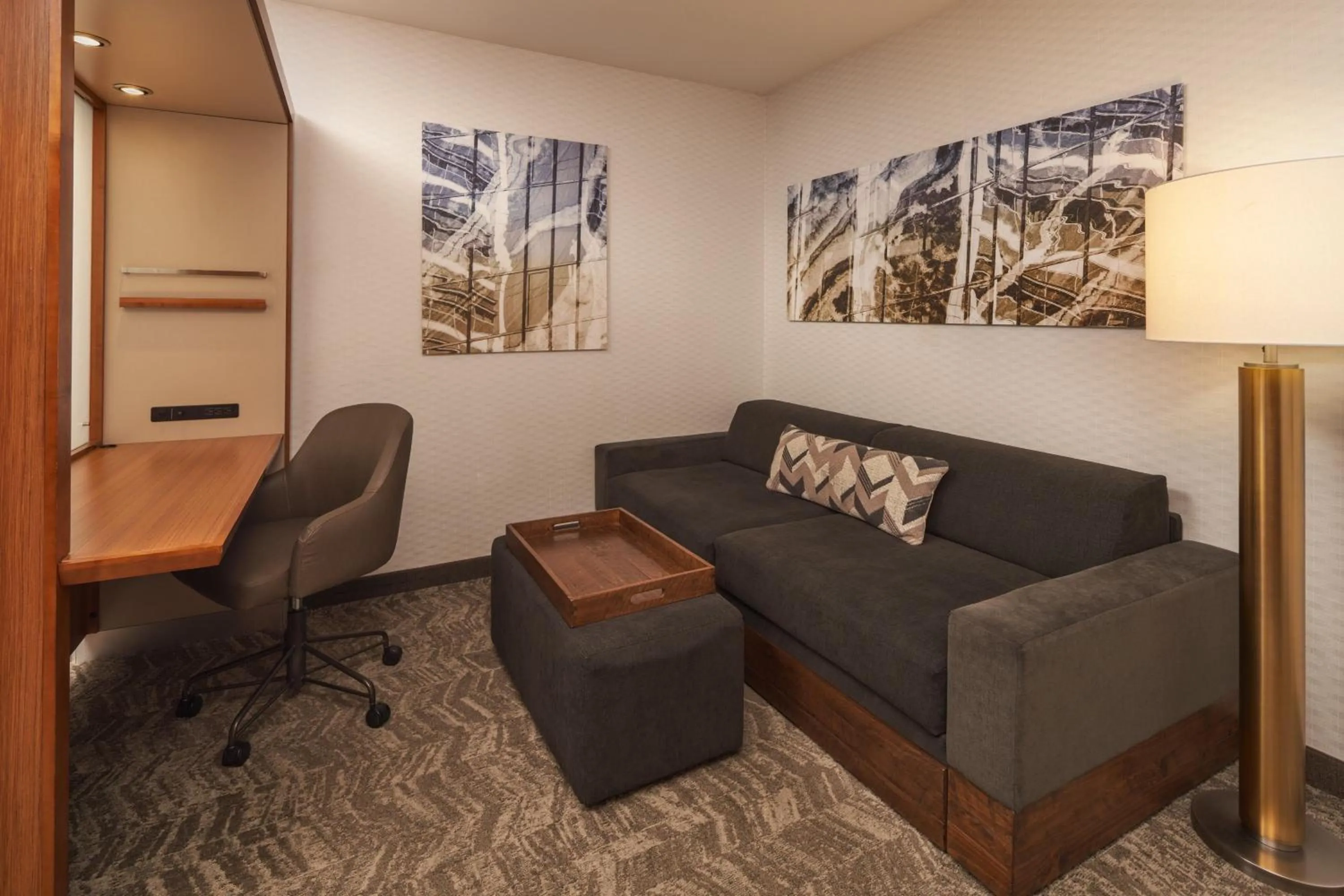 Bedroom in SpringHill Suites by Marriott Philadelphia Airport / Ridley Park