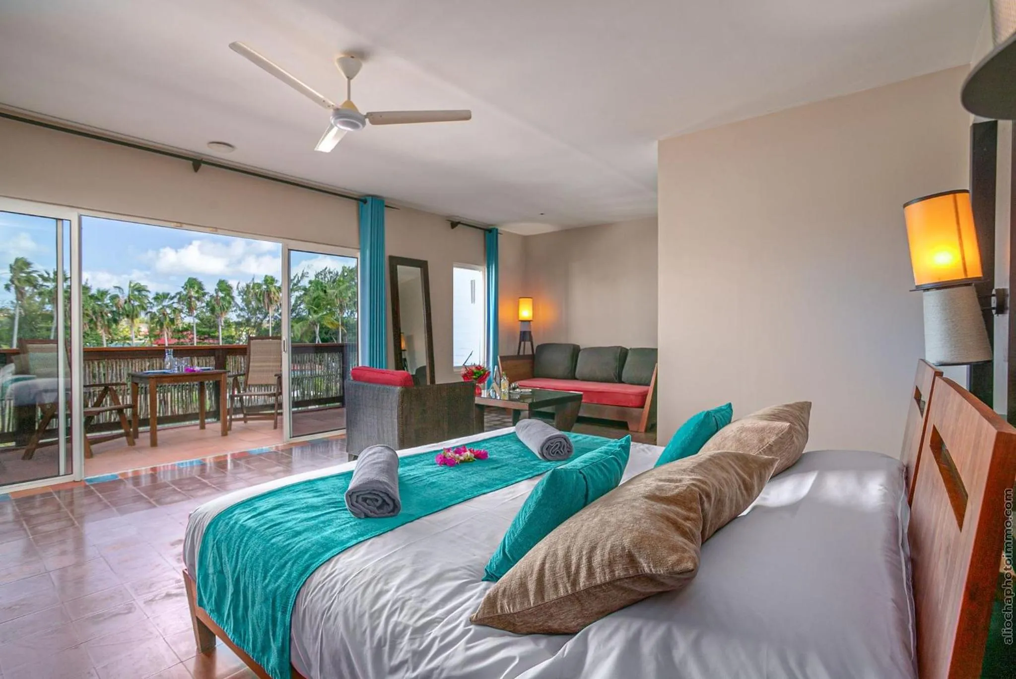 Photo of the whole room, Bed in Les Villas du Lagon