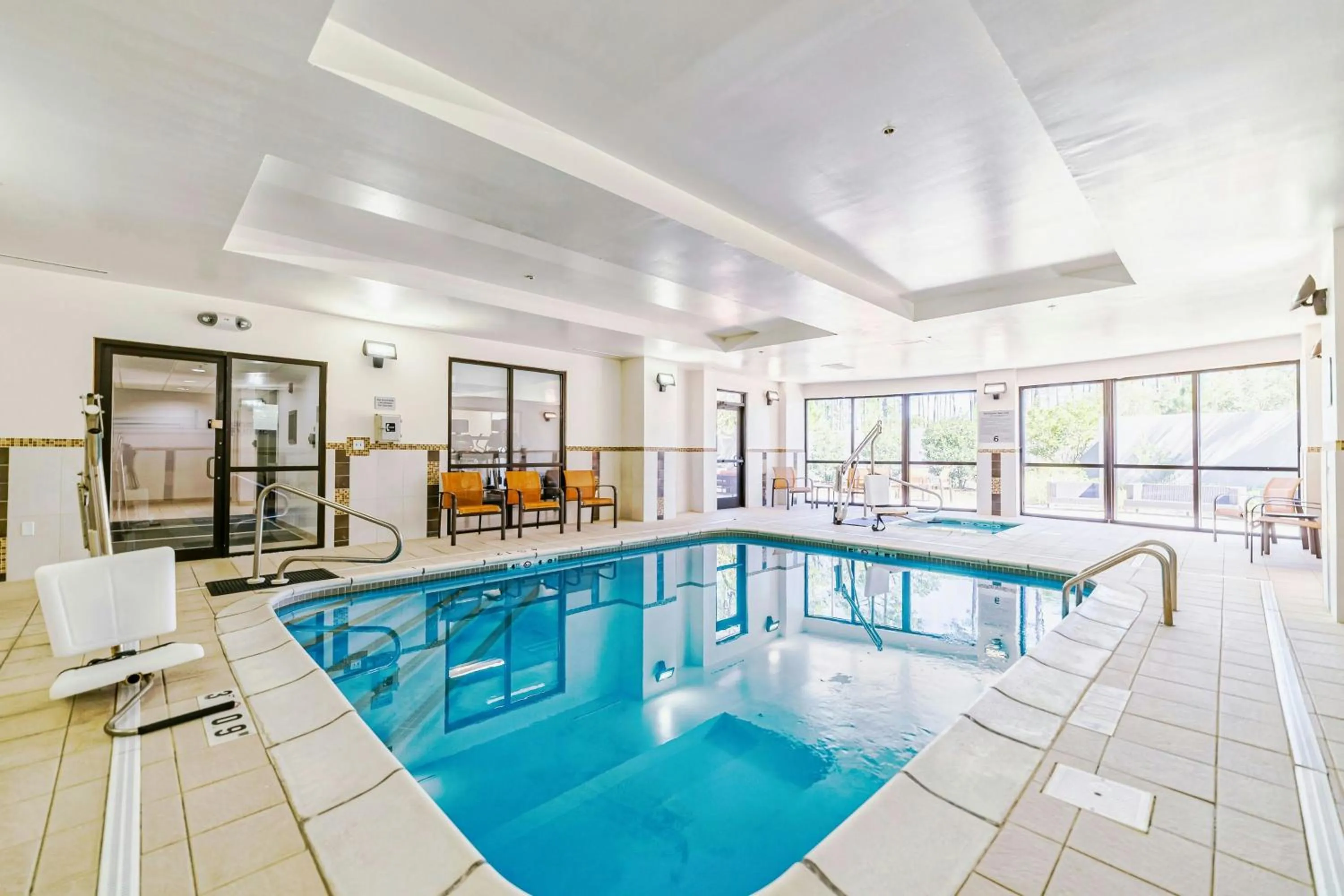 Swimming pool in Courtyard Biloxi North/D'Iberville