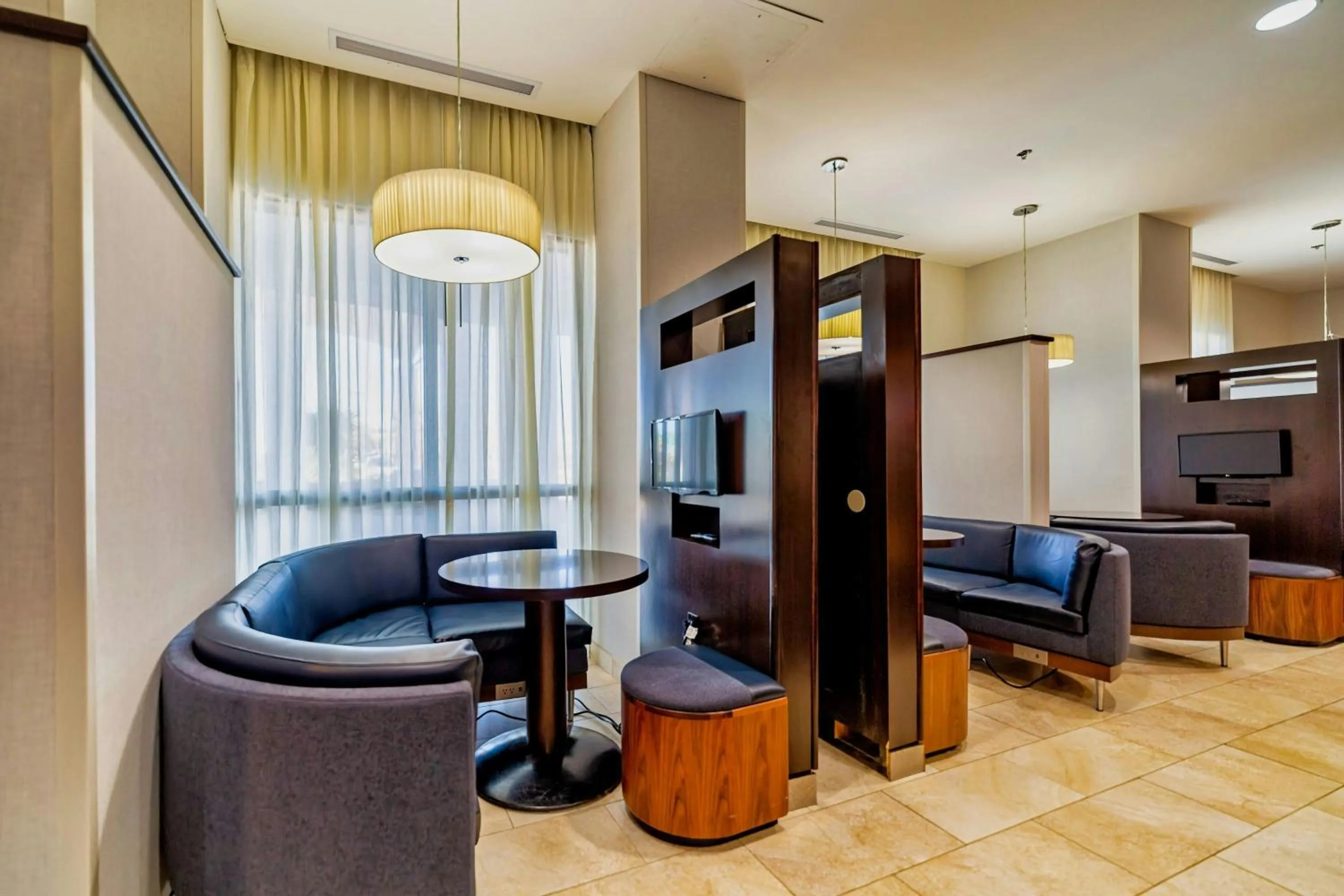 Restaurant/places to eat in Courtyard Biloxi North/D'Iberville