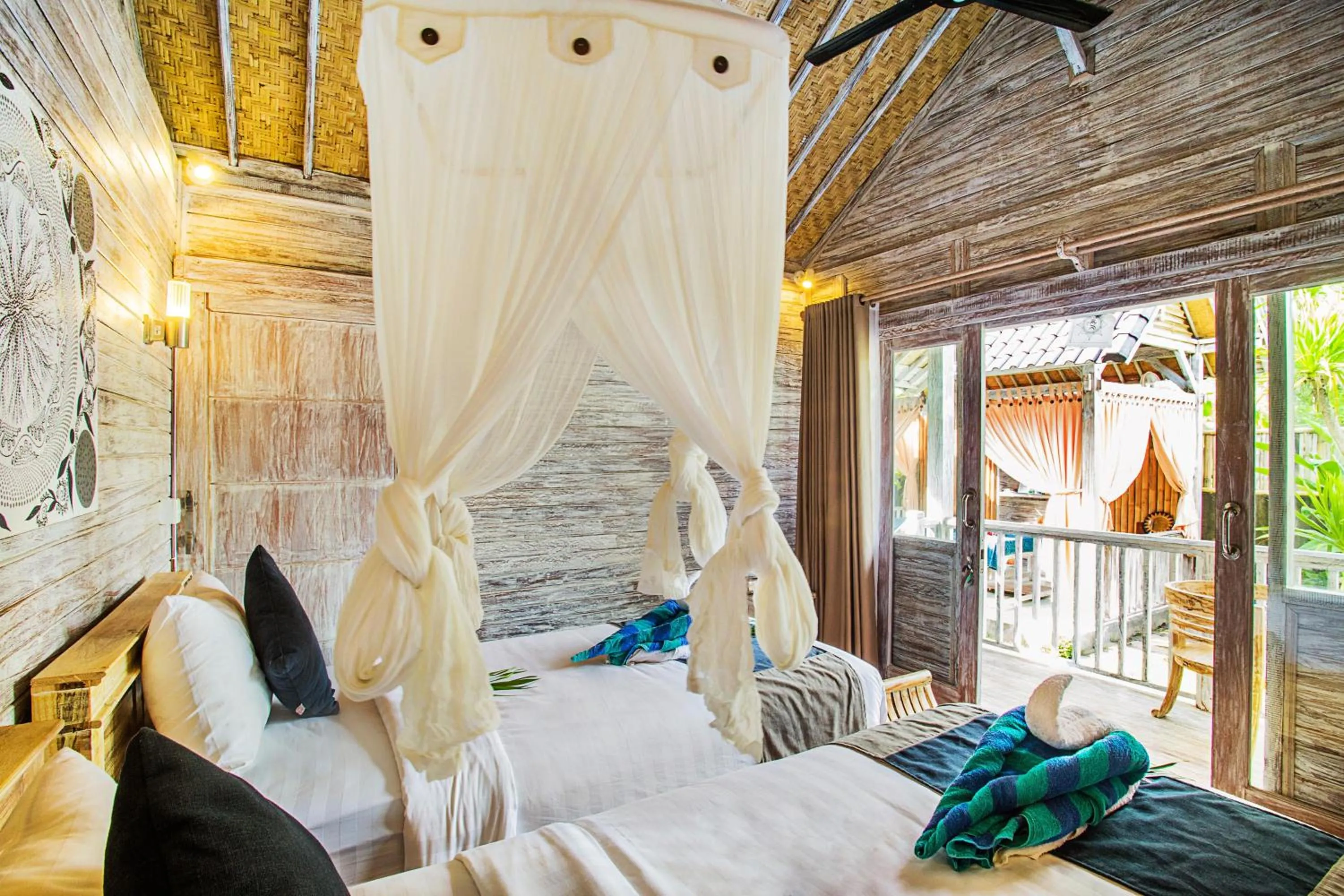 Bed in The Syron Huts Lembongan