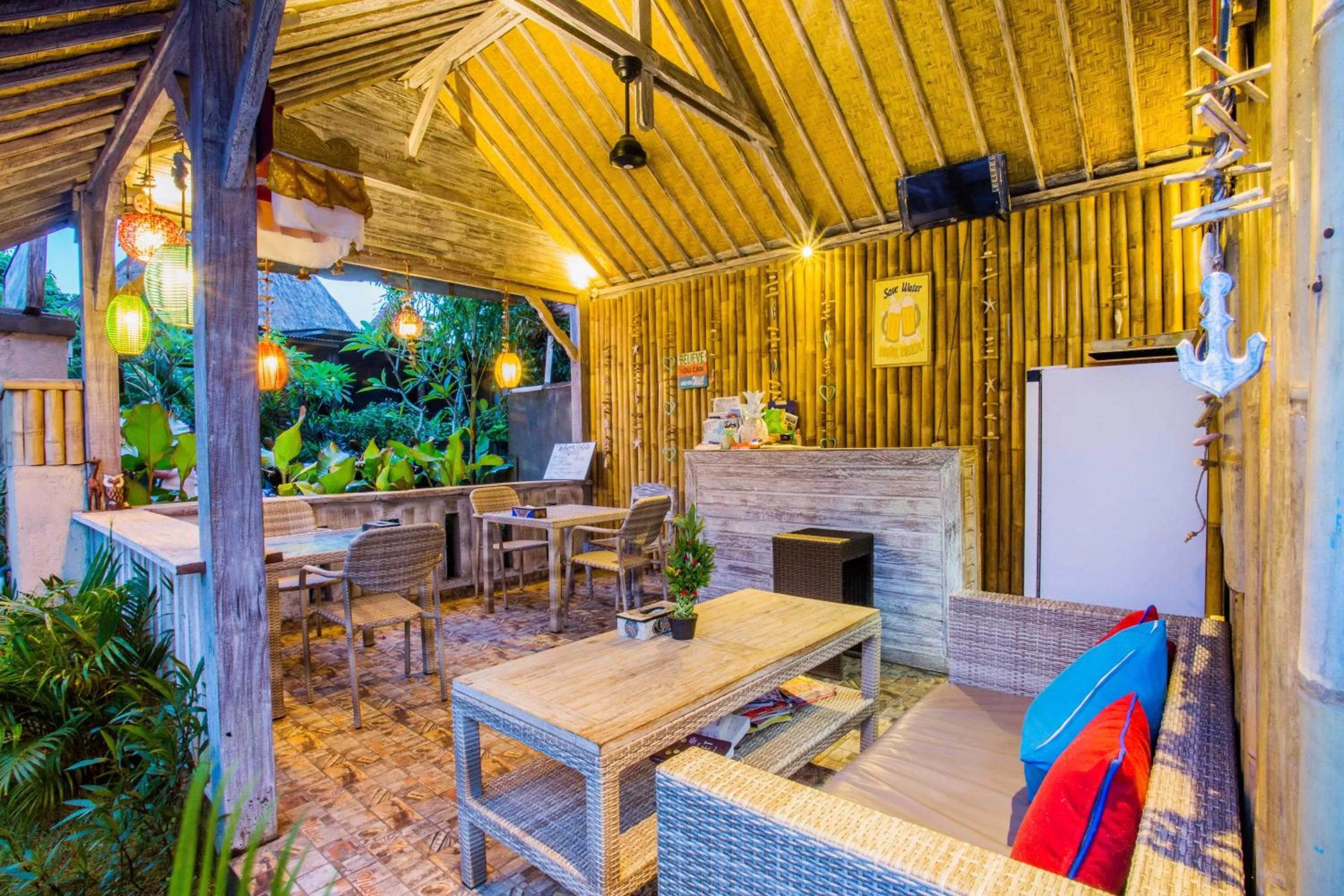 Restaurant/places to eat in The Syron Huts Lembongan