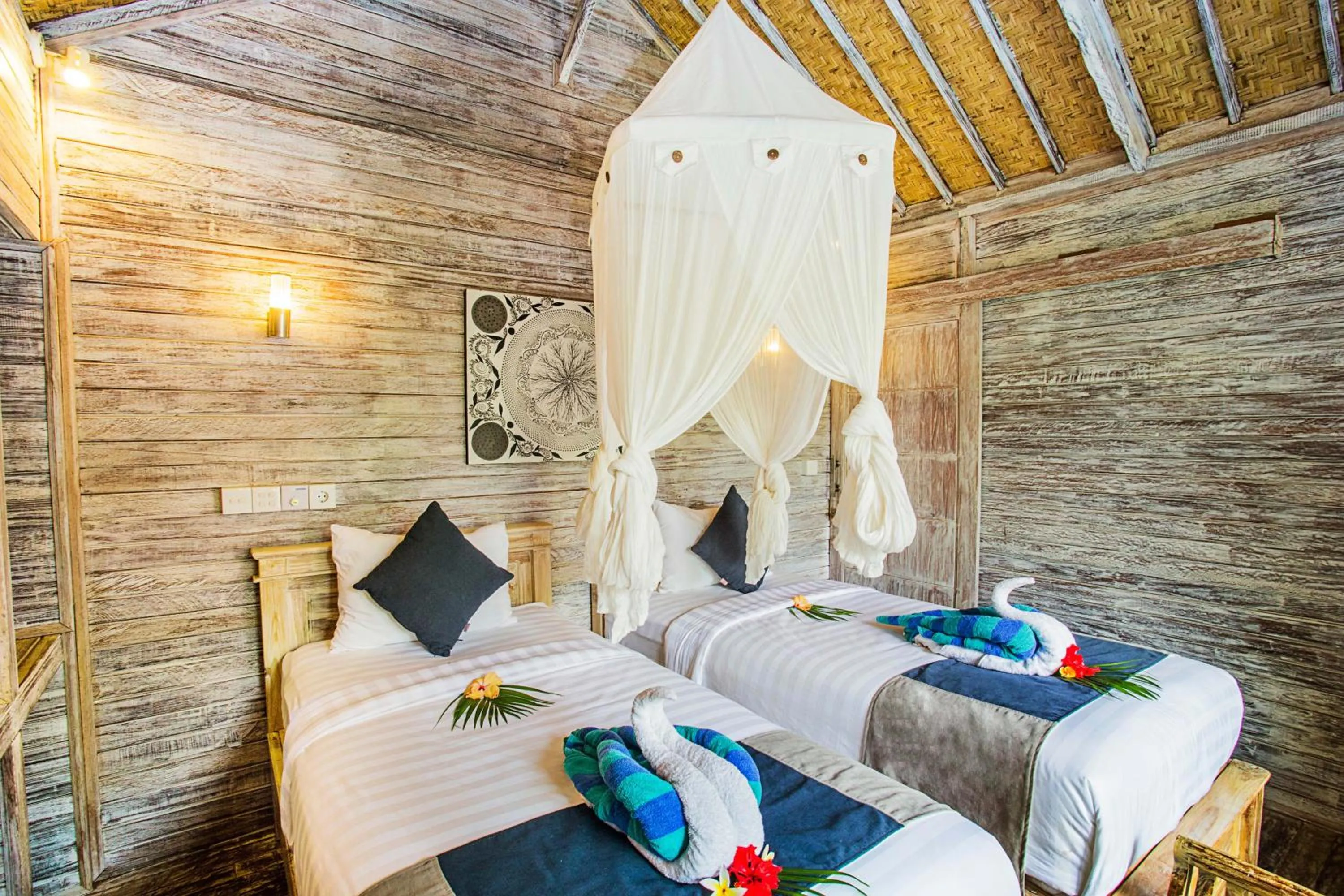 Bed in The Syron Huts Lembongan