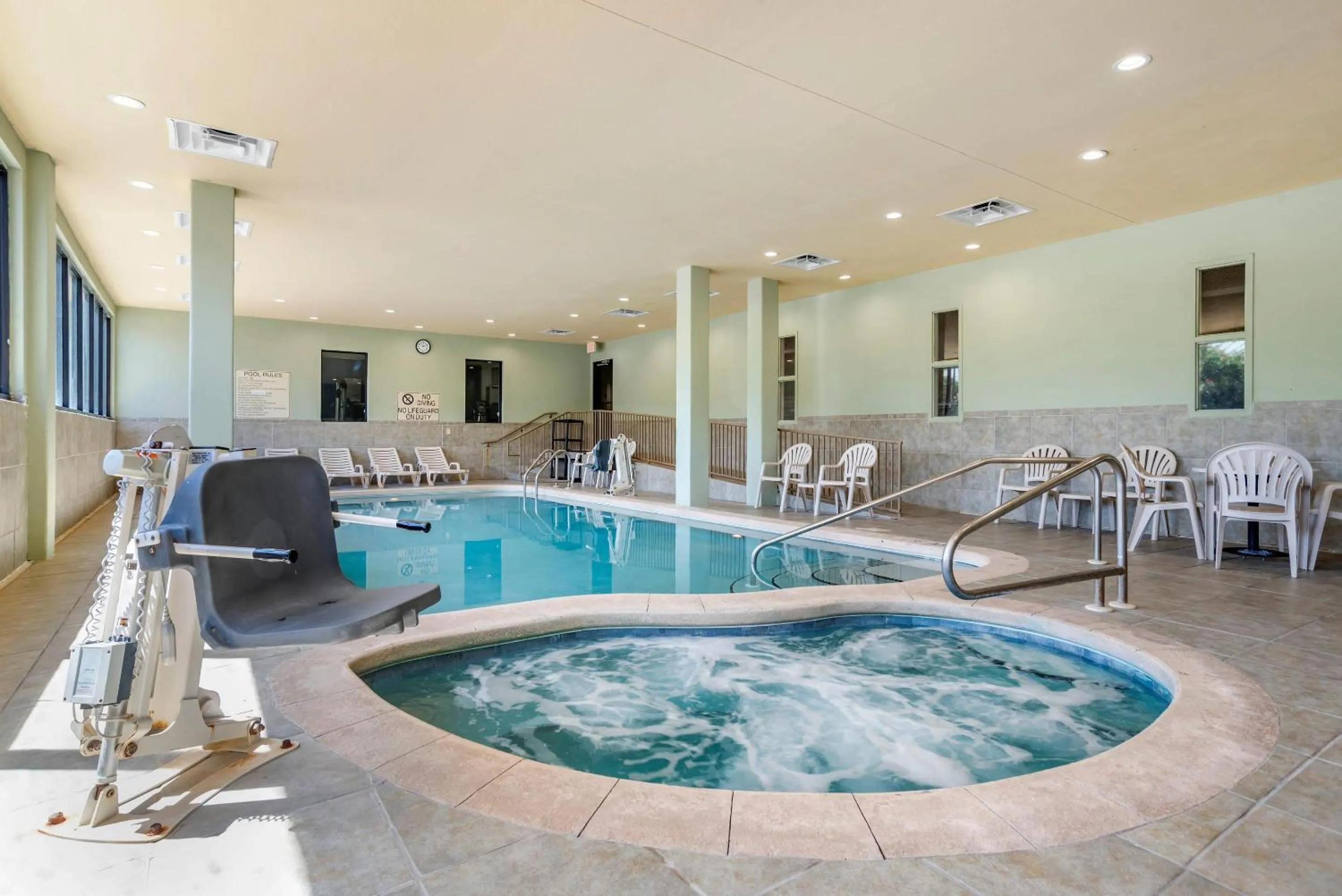 Swimming pool in Comfort Inn & Suites Fort Walton Beach - Destin West