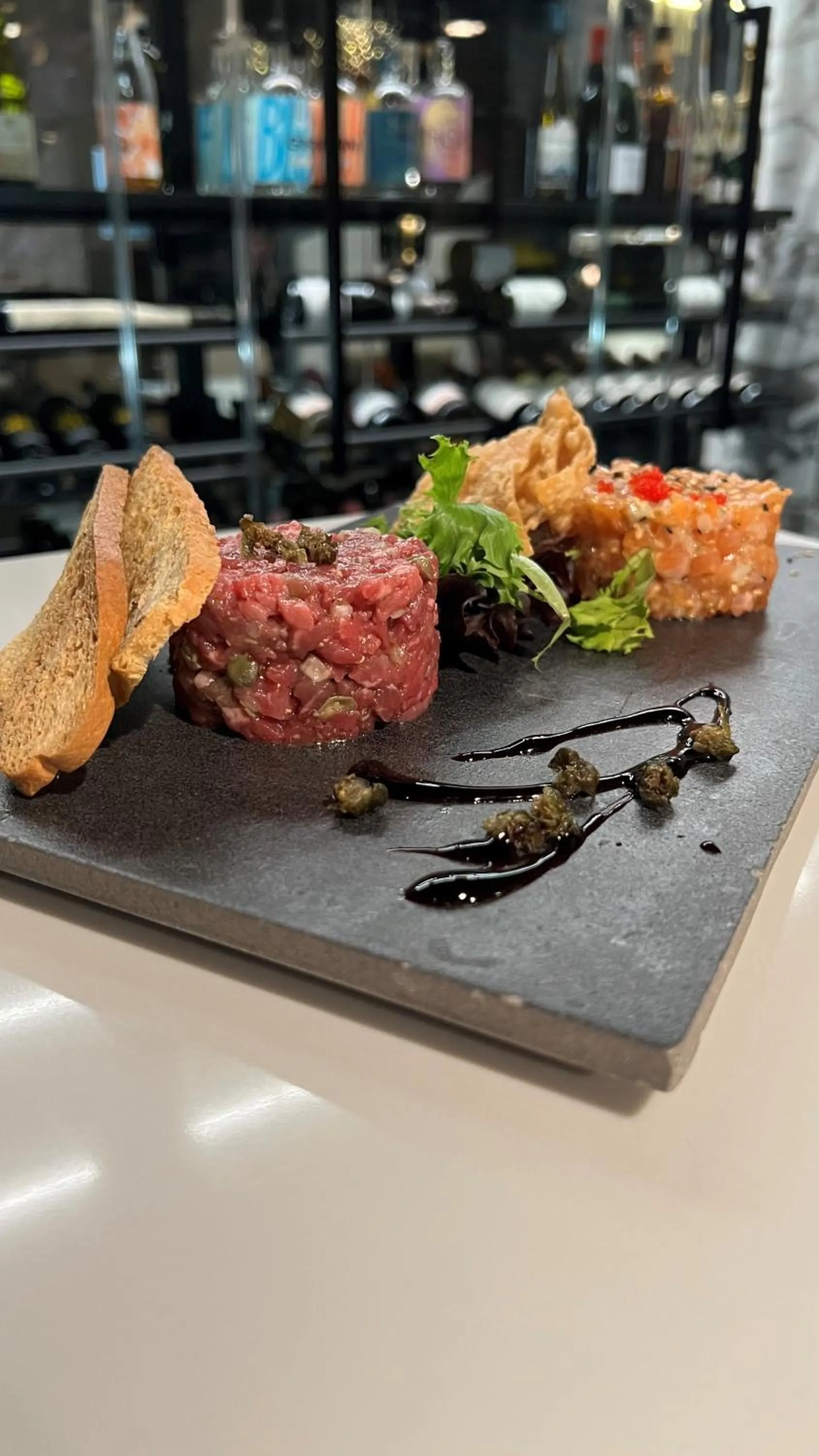 Restaurant/places to eat in Hotel & Suites Le Dauphin Drummondville