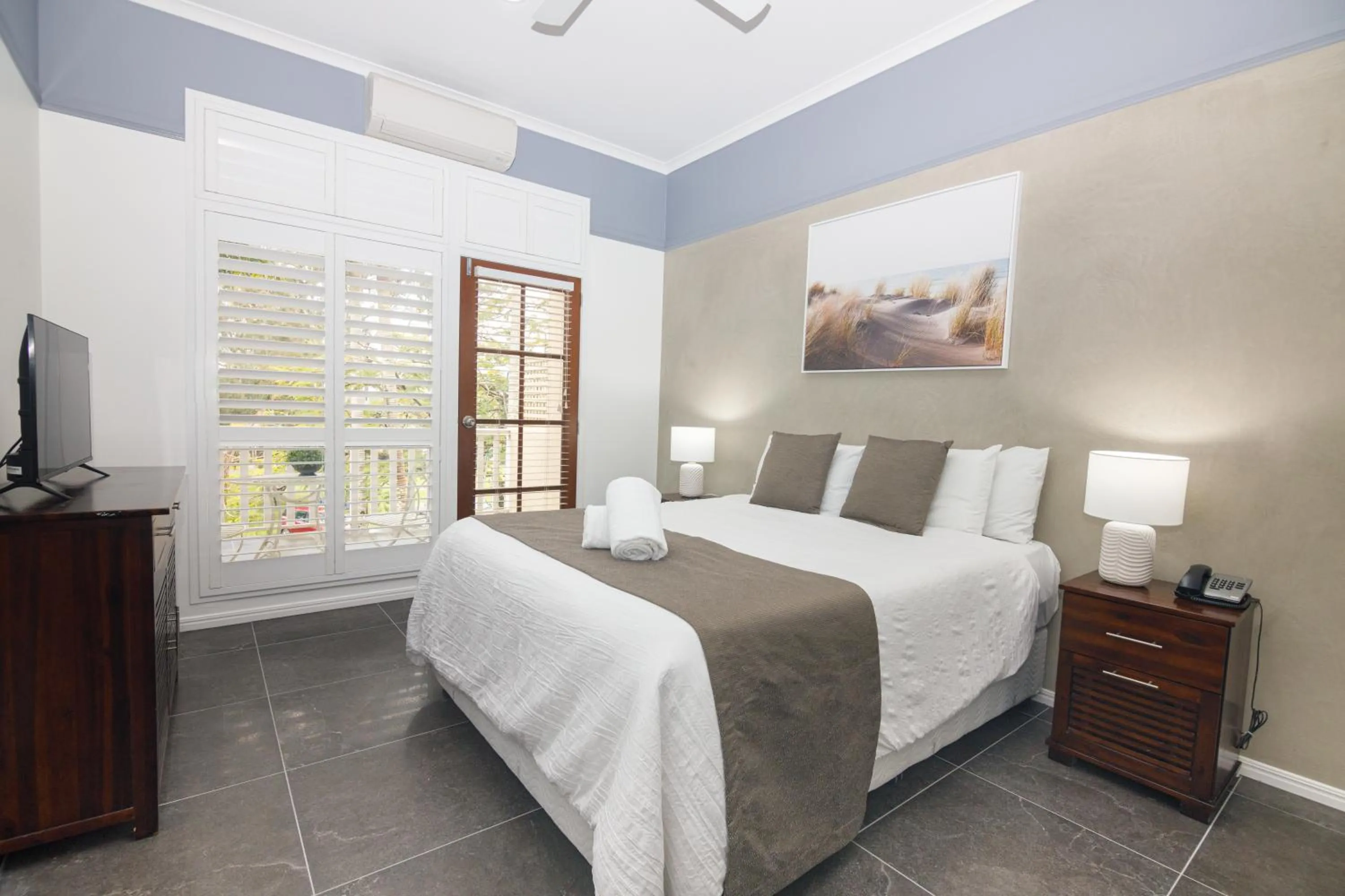 Bedroom, Bed in Sandy Beach Resort