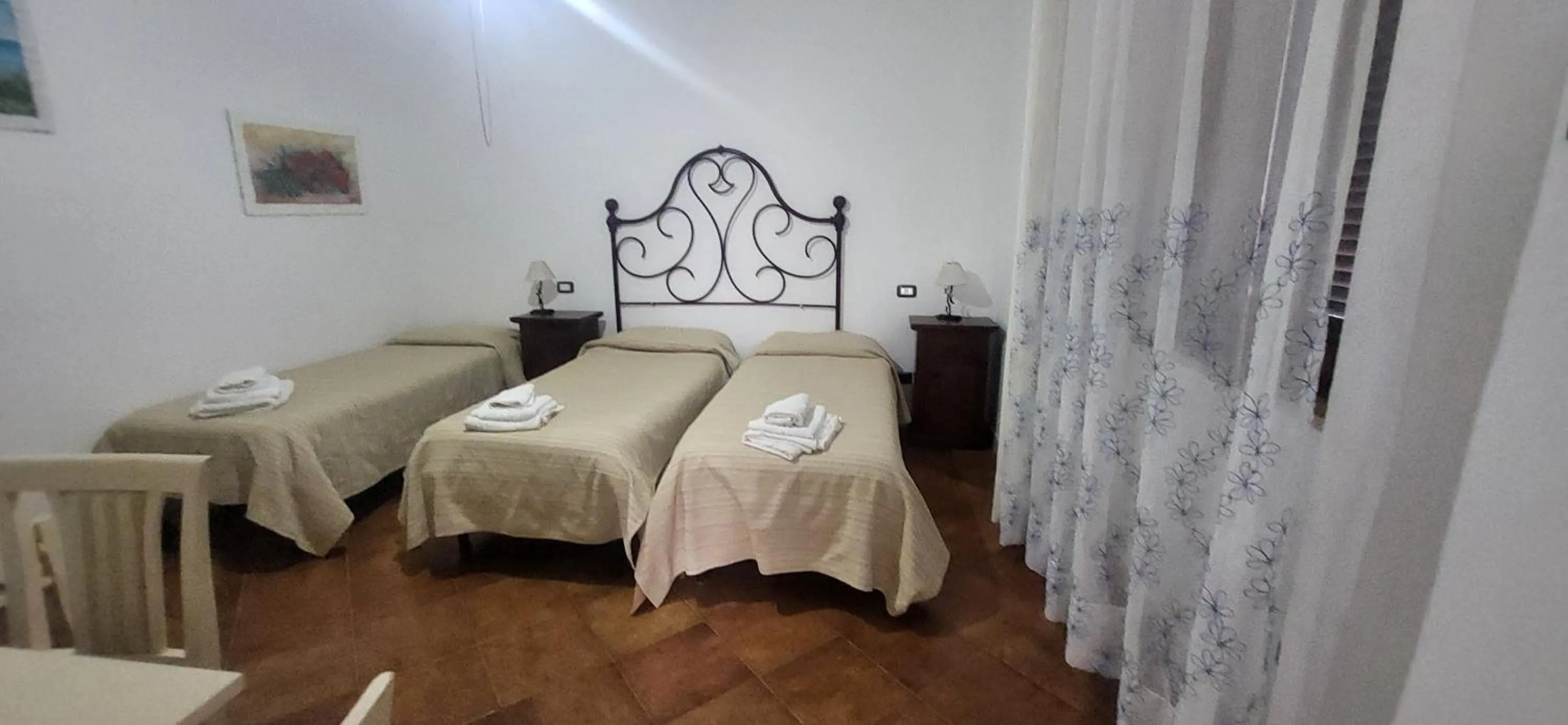 Photo of the whole room, Bed in Hotel Dory