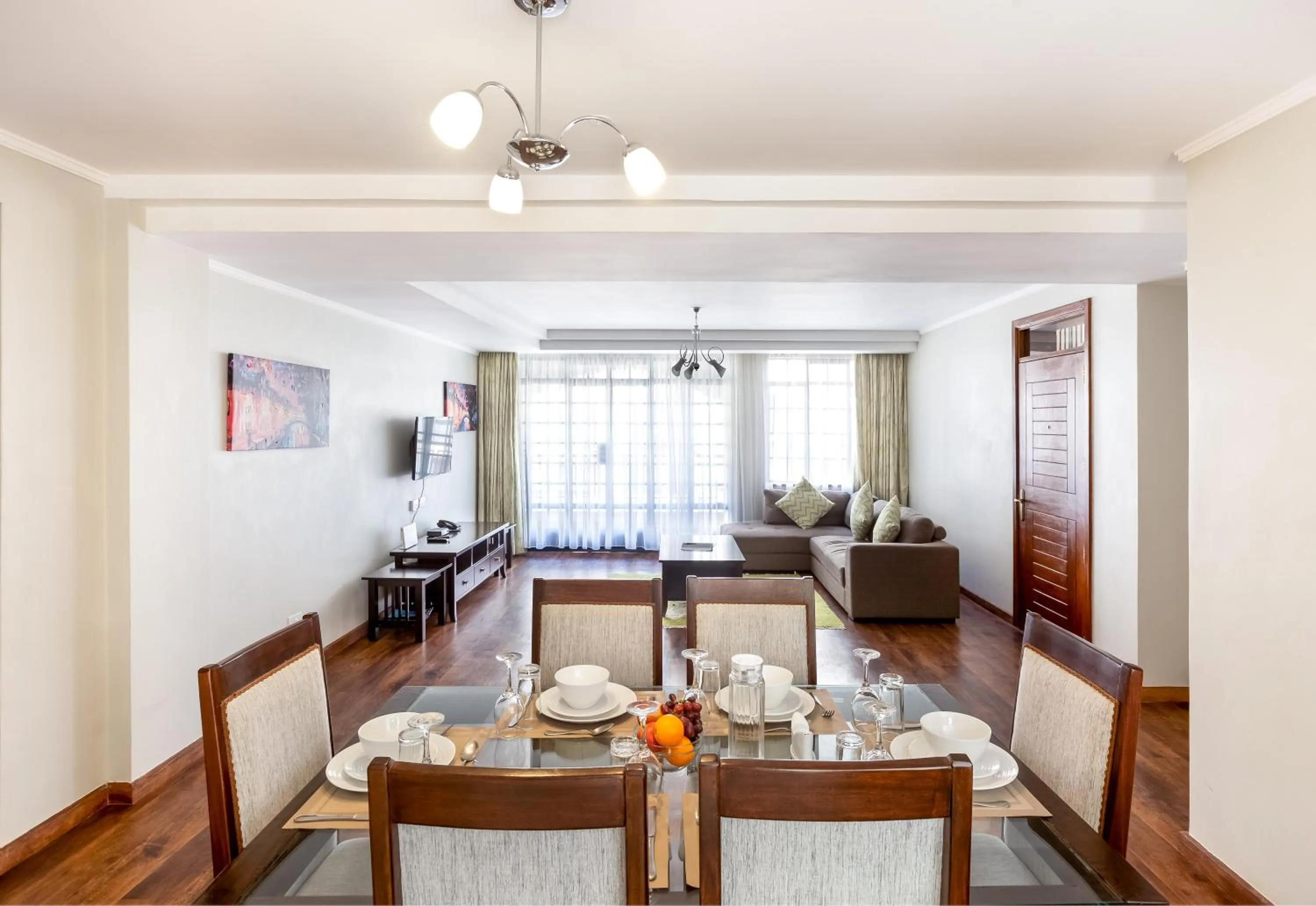 Dining area in Cozy Residences by Trianum